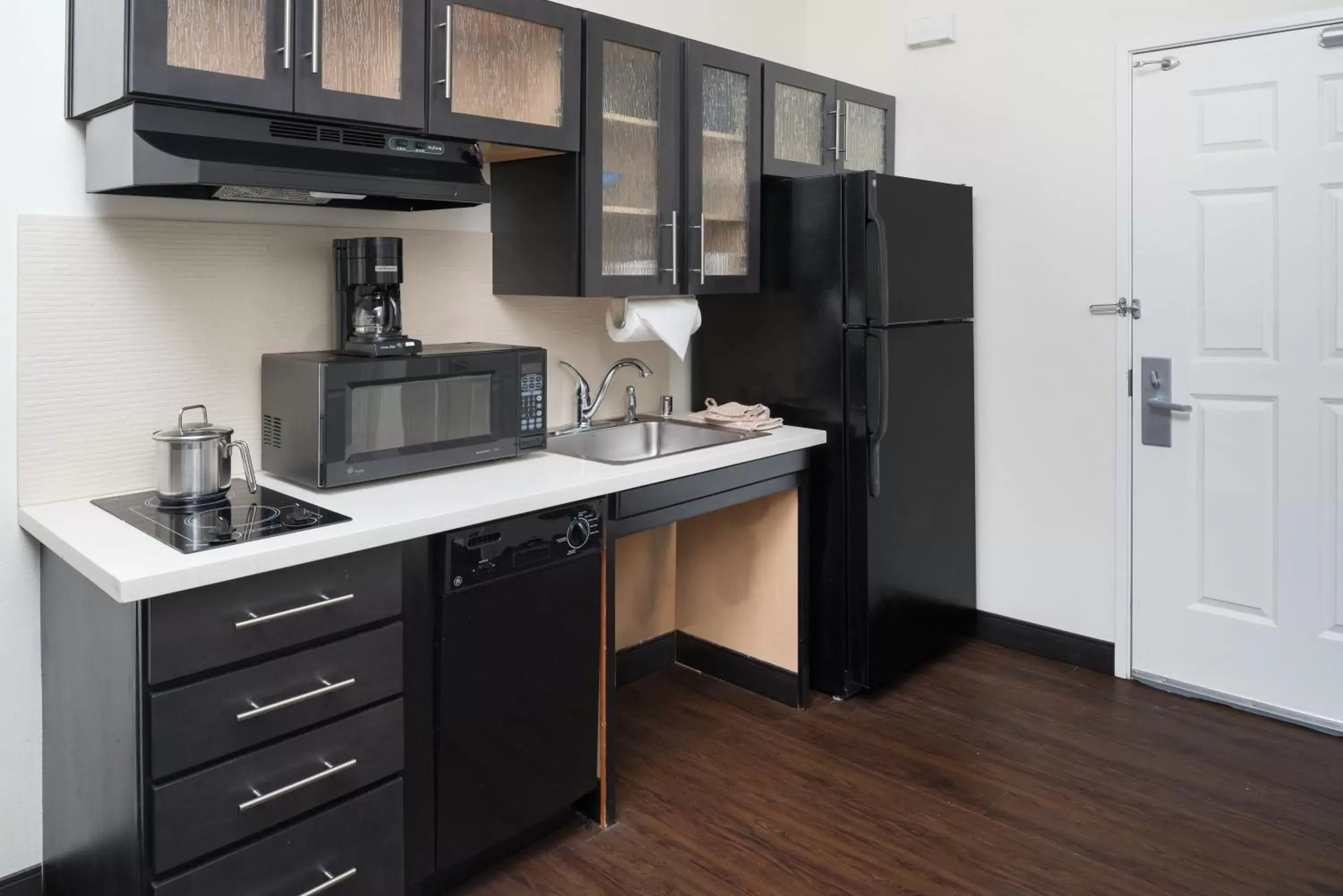 Kitchen/Kitchenette in Candlewood Suites Olympia - Lacey, an IHG Hotel