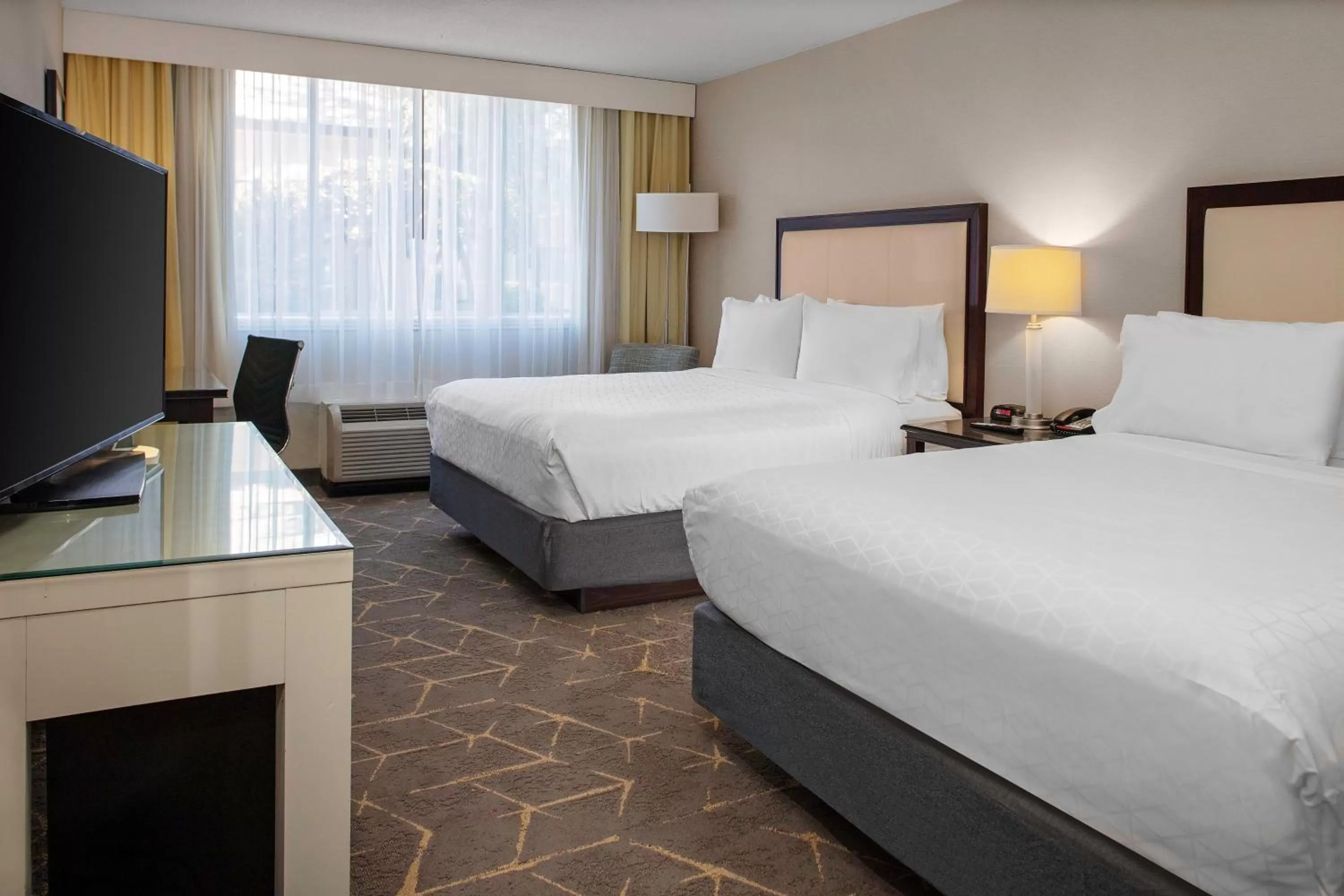 Photo of the whole room, Bed in Holiday Inn & Suites Boston Peabody by IHG