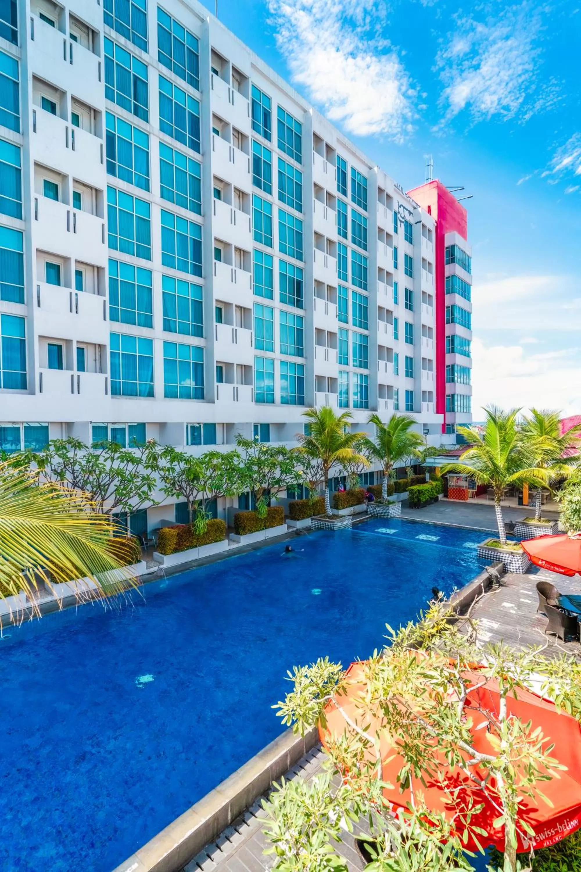 Swimming pool in Swiss-Belinn Malang