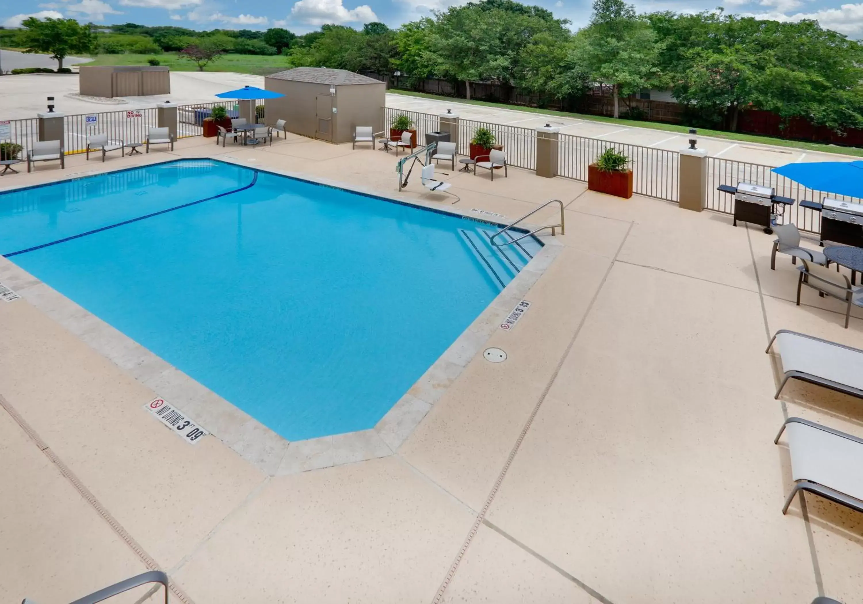 Swimming Pool in Holiday Inn Express Northwest near Sea World, an IHG Hotel