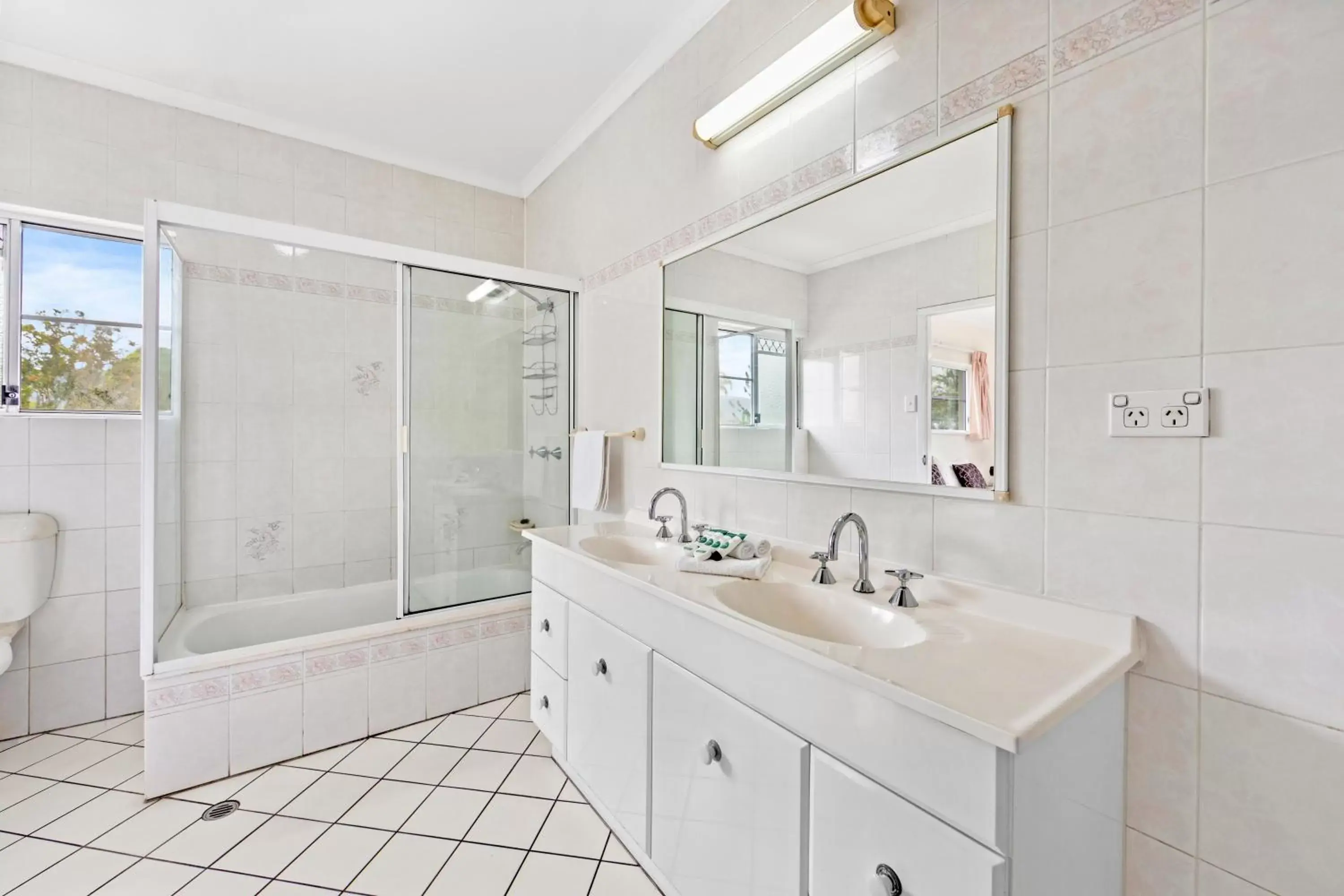 Bathroom in Koala Court Holiday Apartments