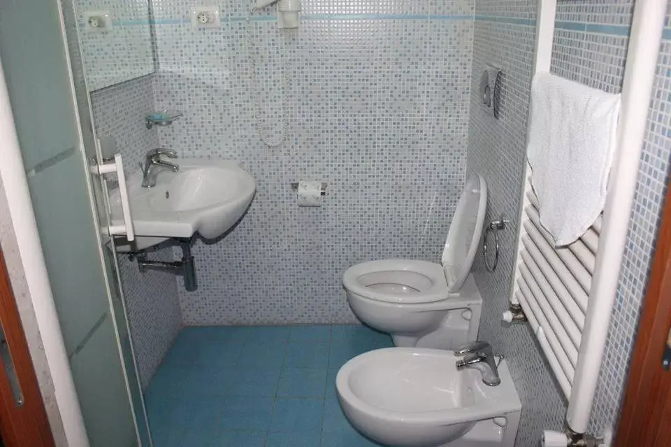 Patio, Bathroom in Residence Hotel Torresilvana