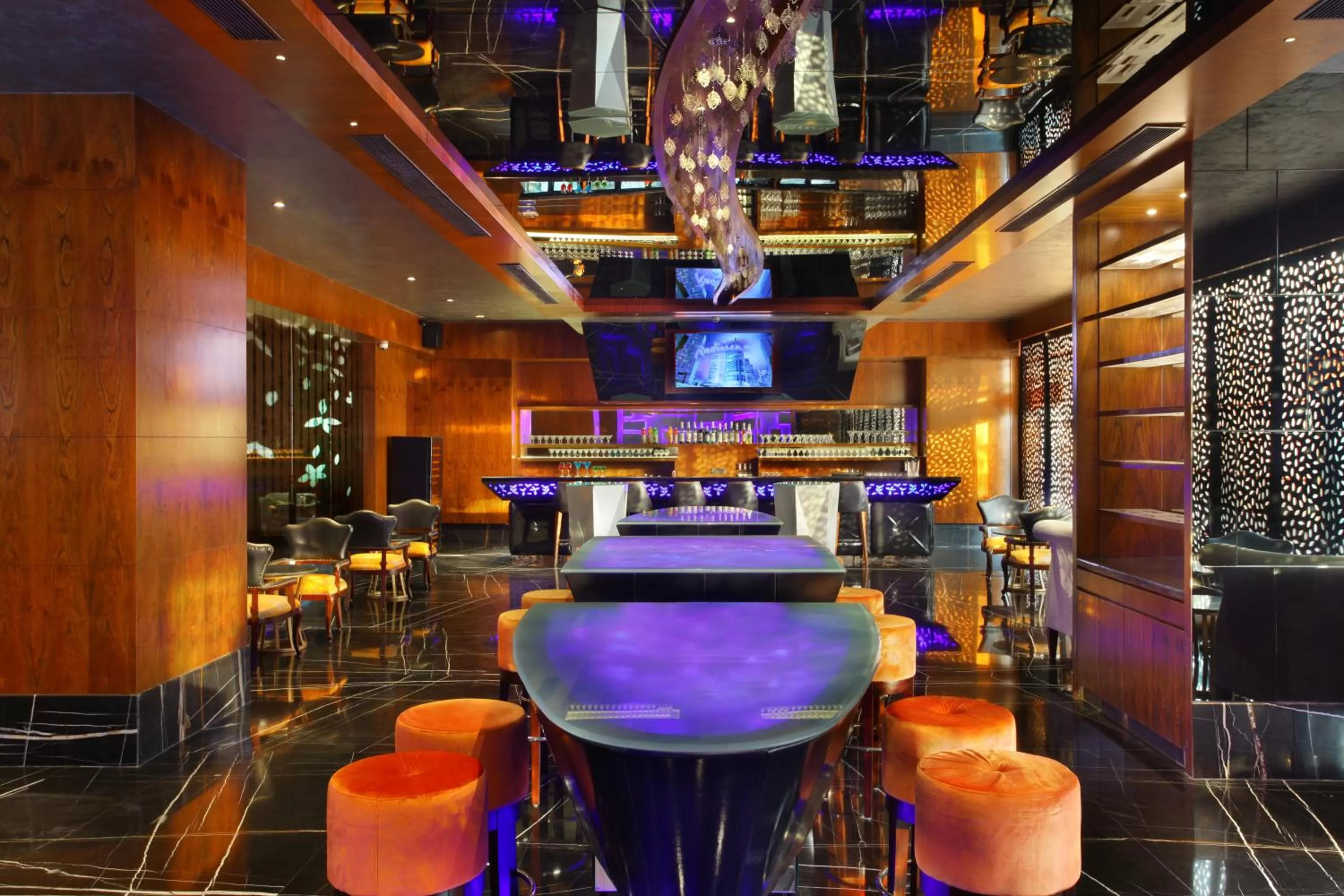Lounge or bar in Radisson Blu Jammu