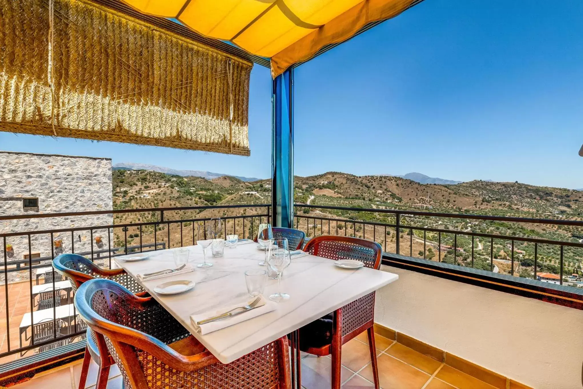 Restaurant/places to eat, Balcony/Terrace in Hotel Castillo de Monda