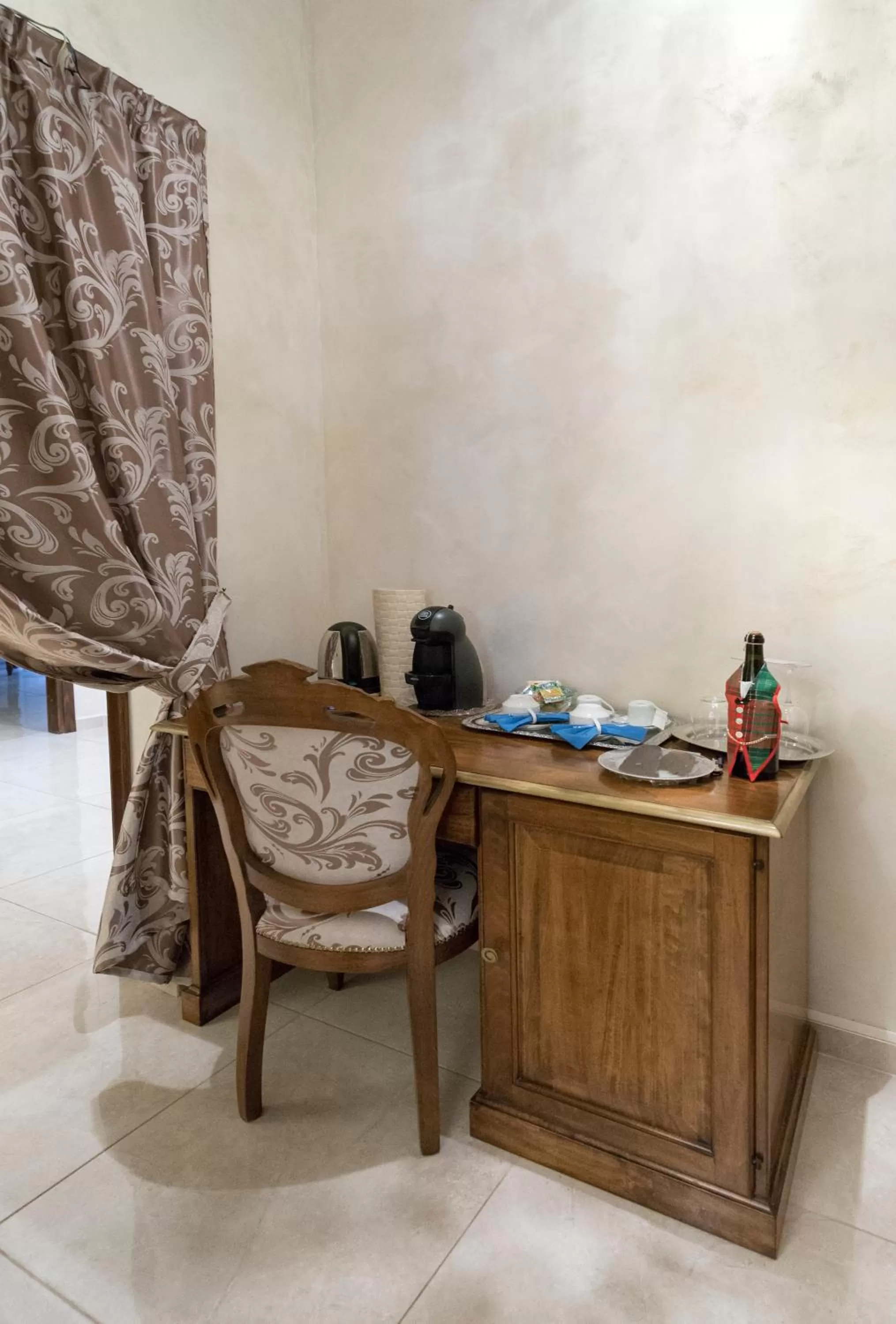 Coffee/tea facilities in B&B Roma Royal Residence