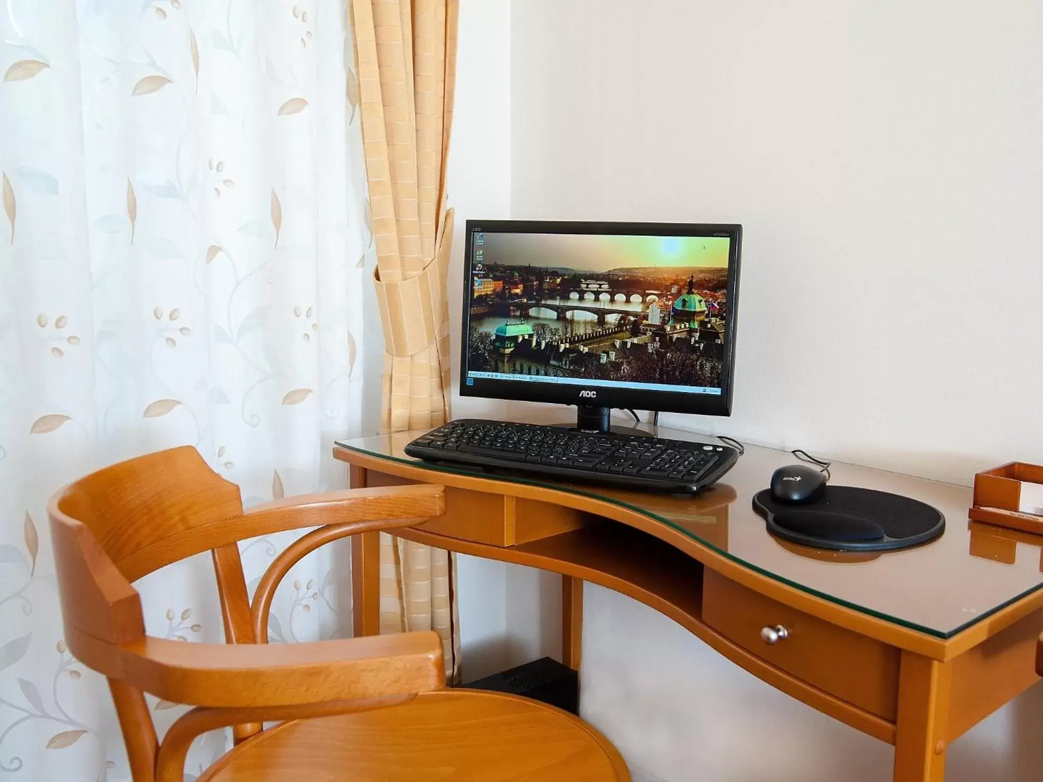 TV and multimedia in Cloister Inn Hotel