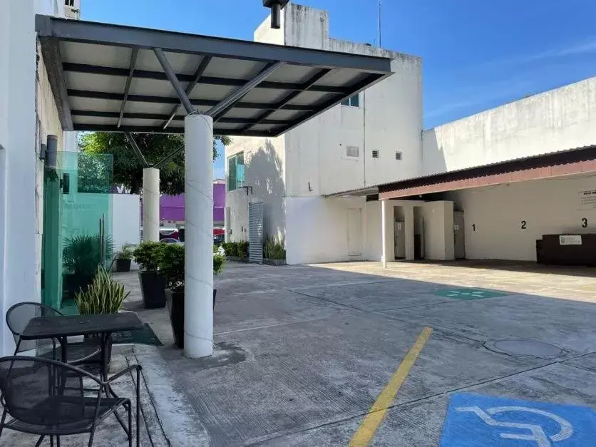 Property building in Hotel Santo Domingo Express