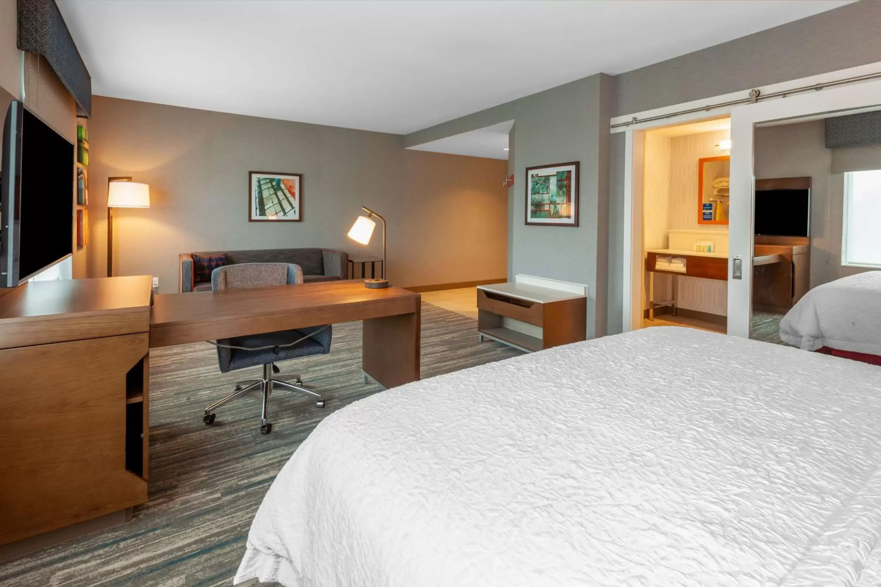 Bedroom, Bed in Hampton Inn & Suites Bloomfield Hills Detroit