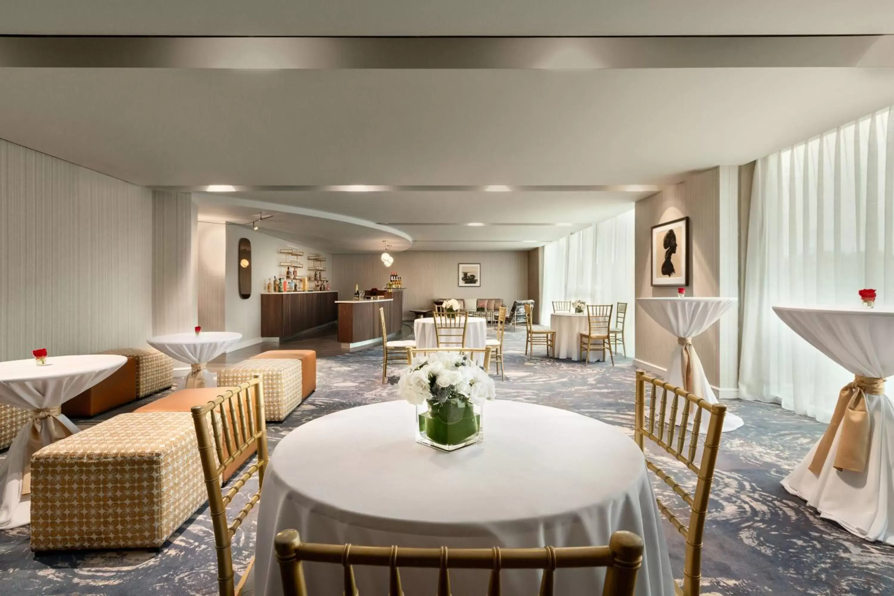 Lounge or bar, Restaurant/Places to Eat in Twelve Midtown, Marriott Autograph Collection