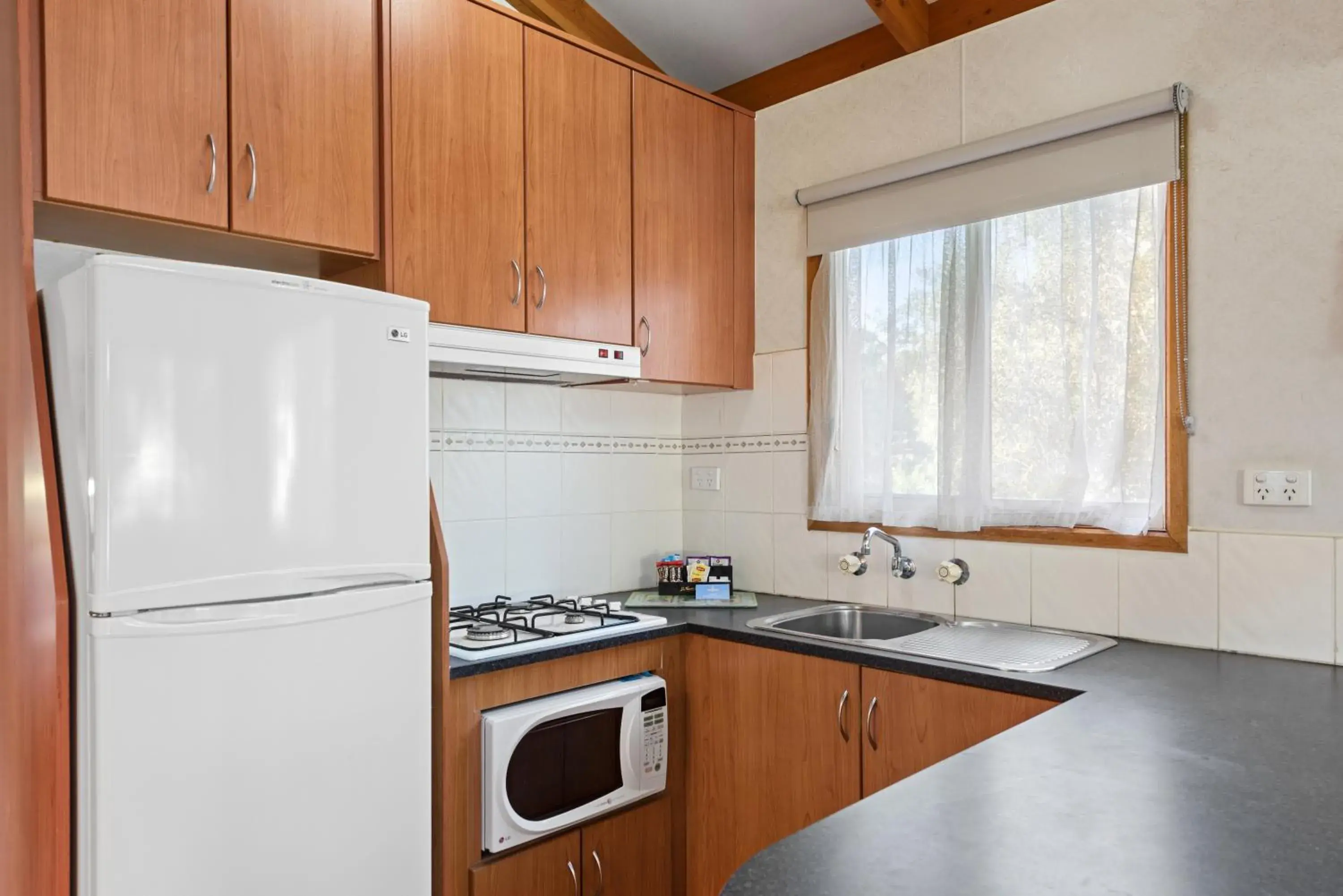 Kitchen or kitchenette, Kitchen/Kitchenette in Discovery Parks - Barossa Valley