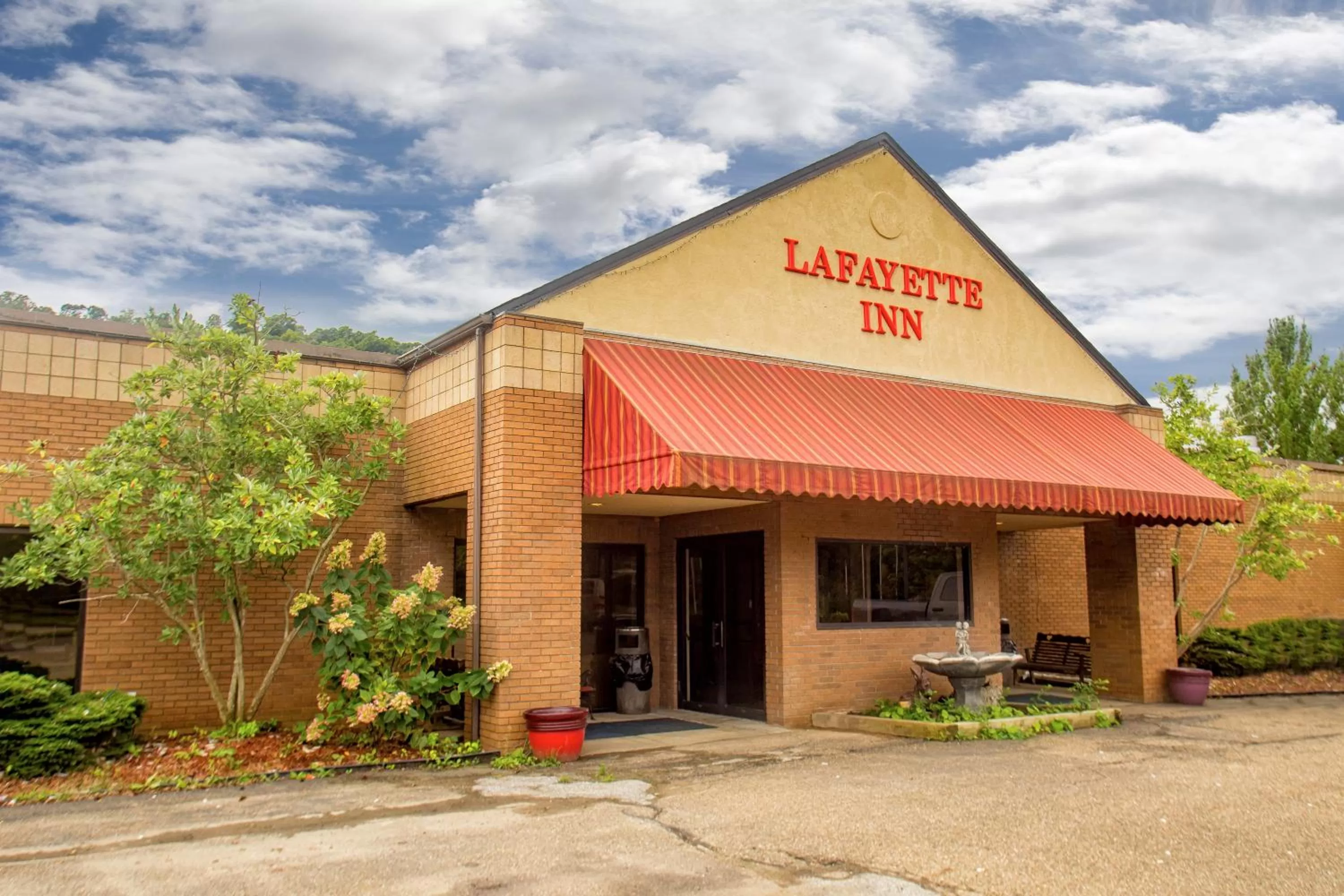 Property building in Lafayette Inn