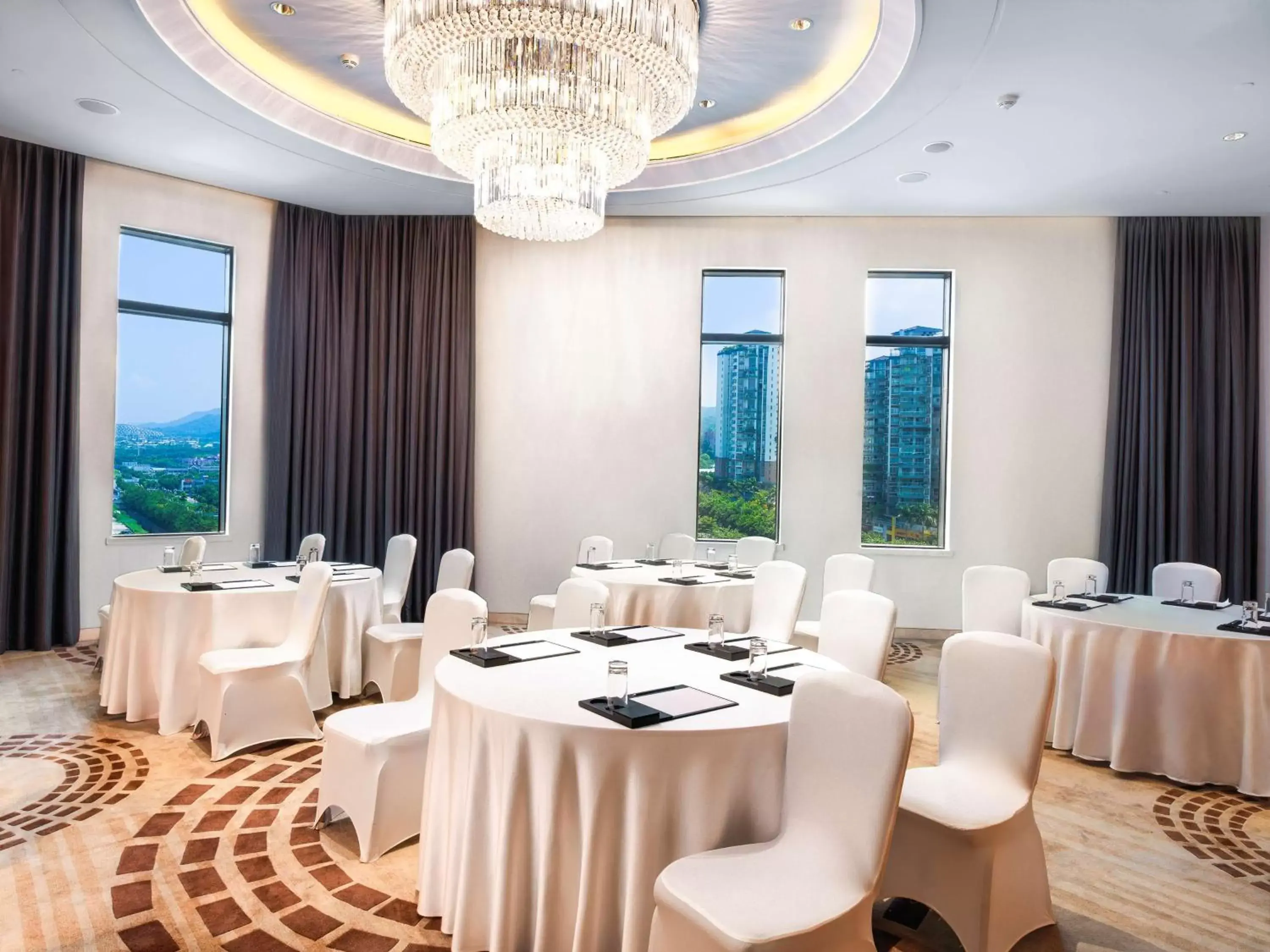 Meeting/conference room, Restaurant/Places to Eat in Hilton Guangzhou Baiyun - Canton Fair Free Shuttle Bus