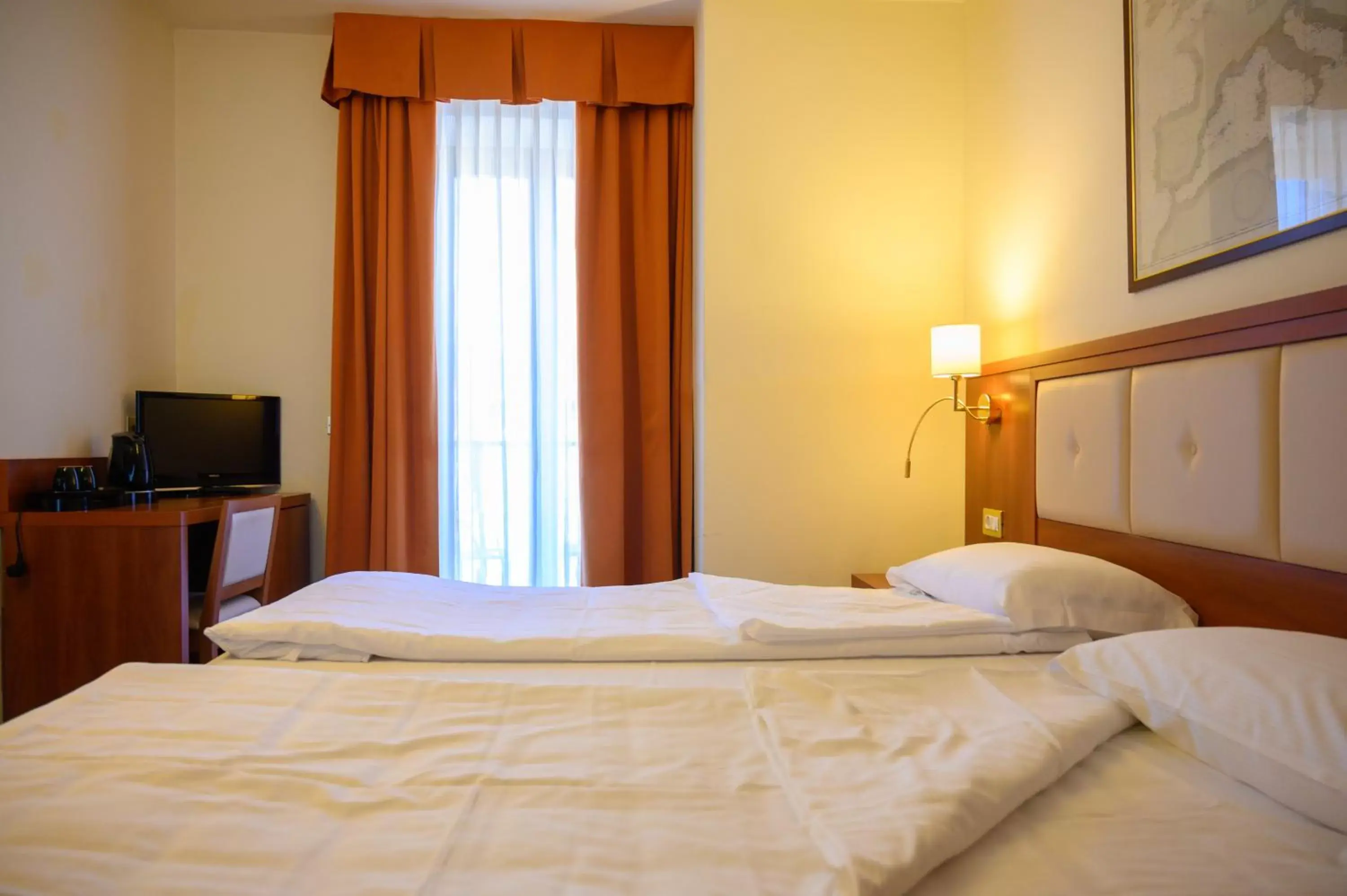 Bedroom, Bed in Hotel Benaco