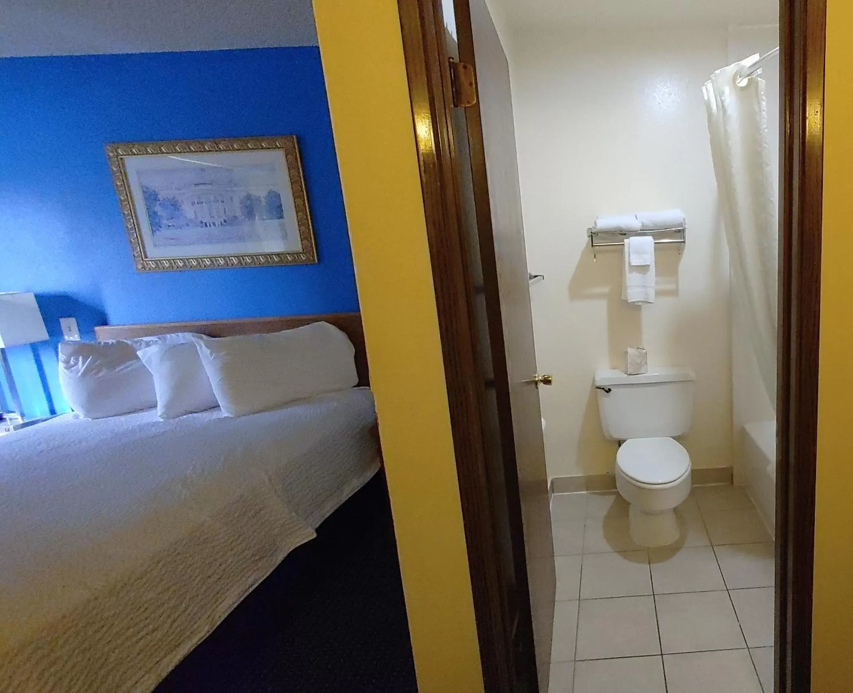 Bathroom in Days Inn by Wyndham Pocatello University Area