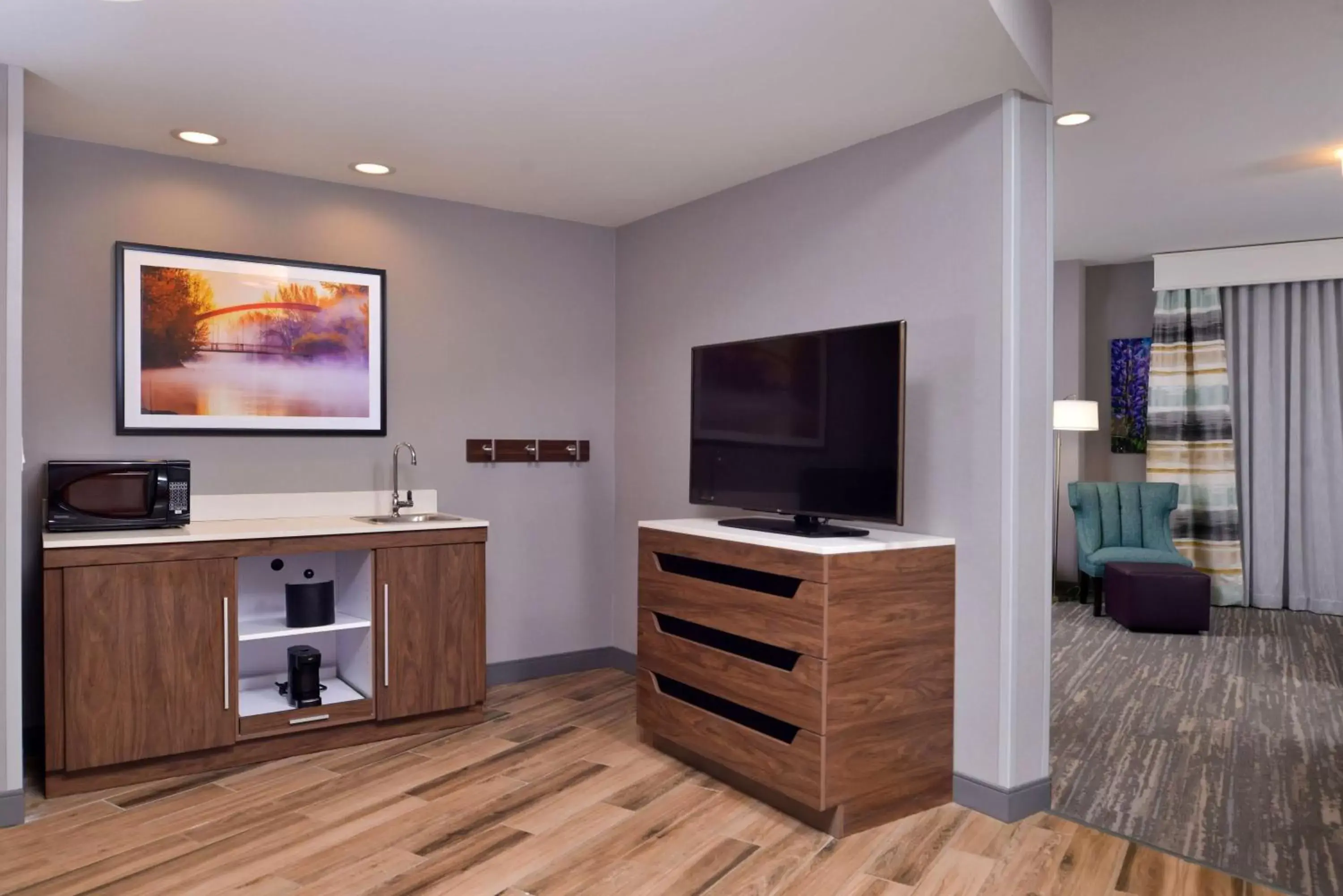 Bedroom, TV/Entertainment Center in Hampton Inn & Suites Boise/Spectrum