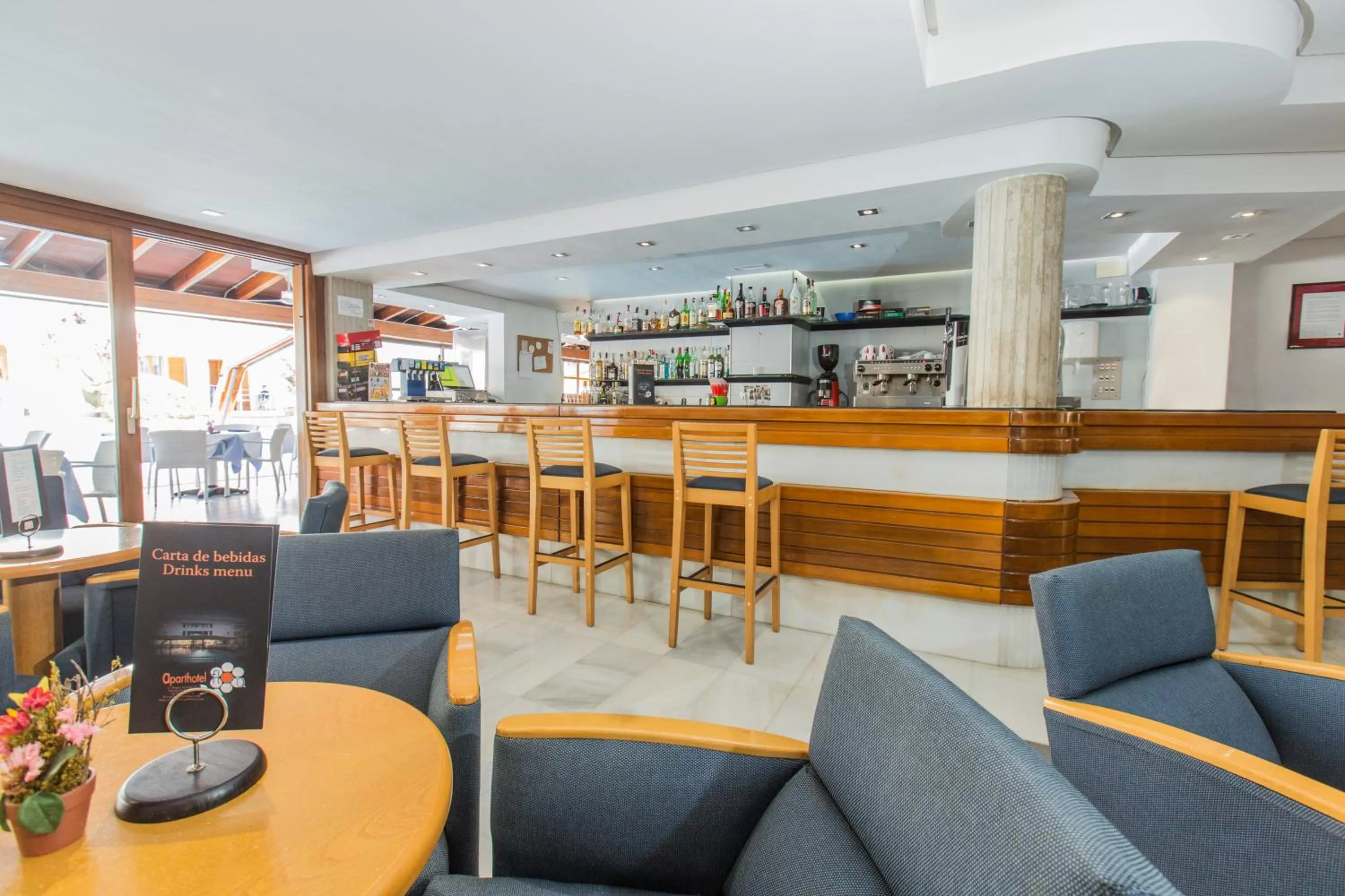 Lounge or bar in Aparthotel Flora