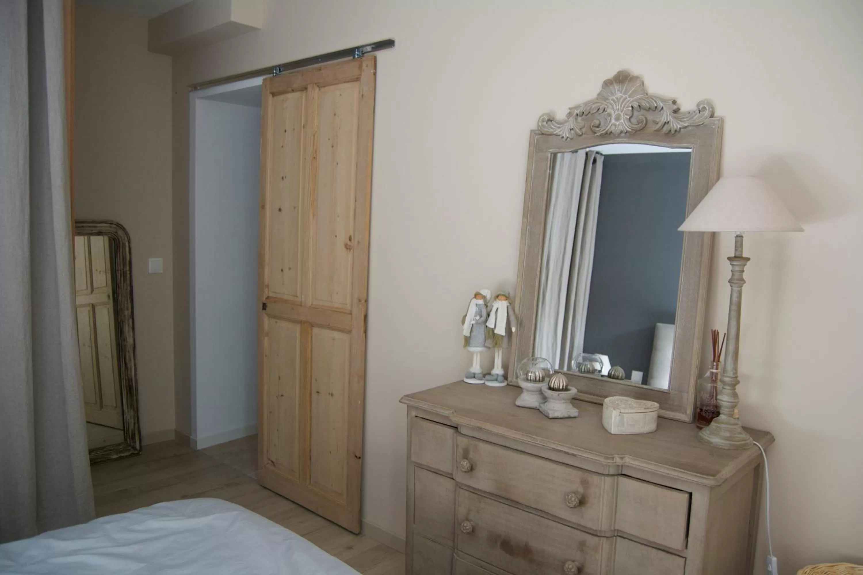 Bedroom, Bed in Appart'hôtel 27 le lion d'or