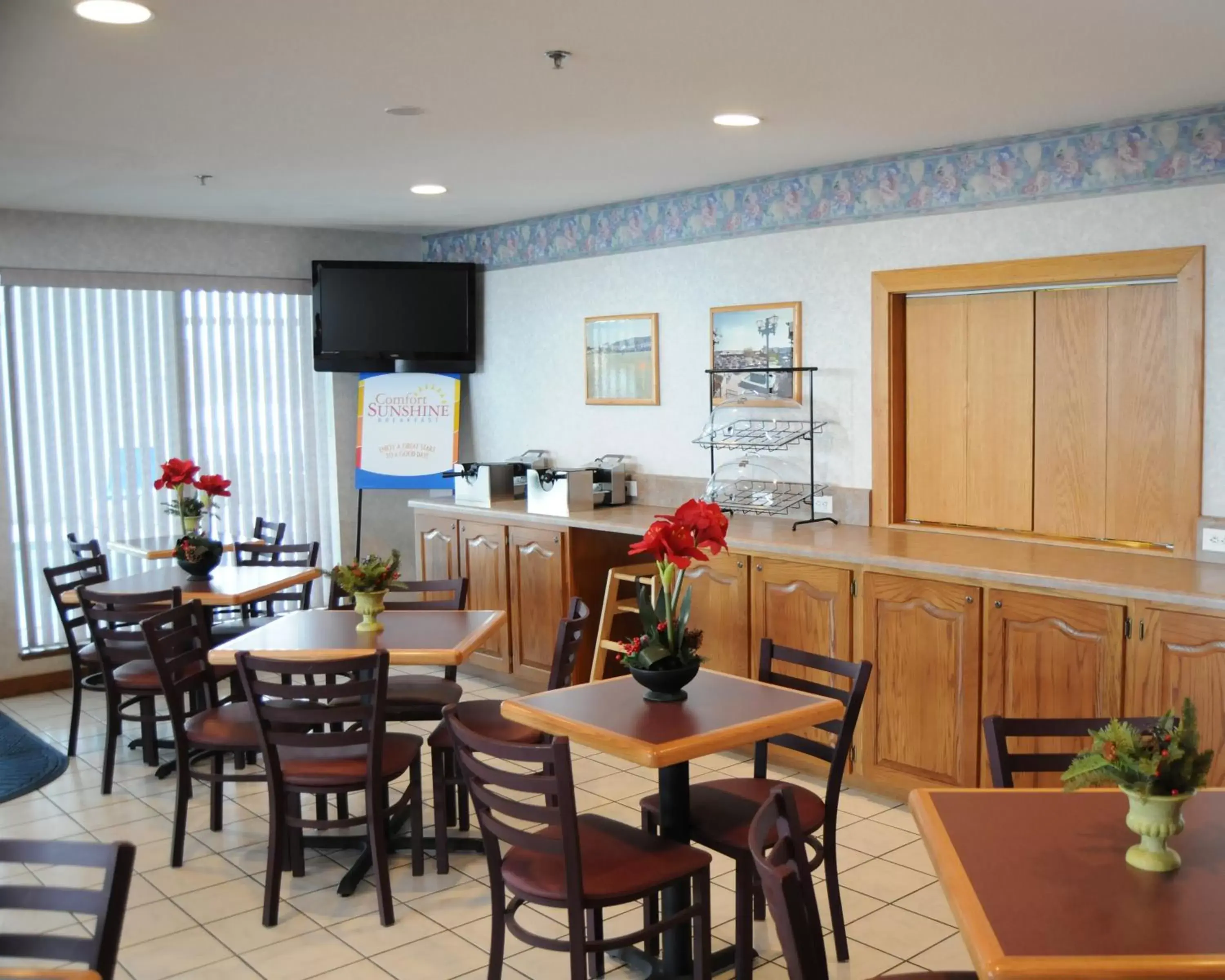 Restaurant/Places to Eat in Baymont by Wyndham Osage Beach