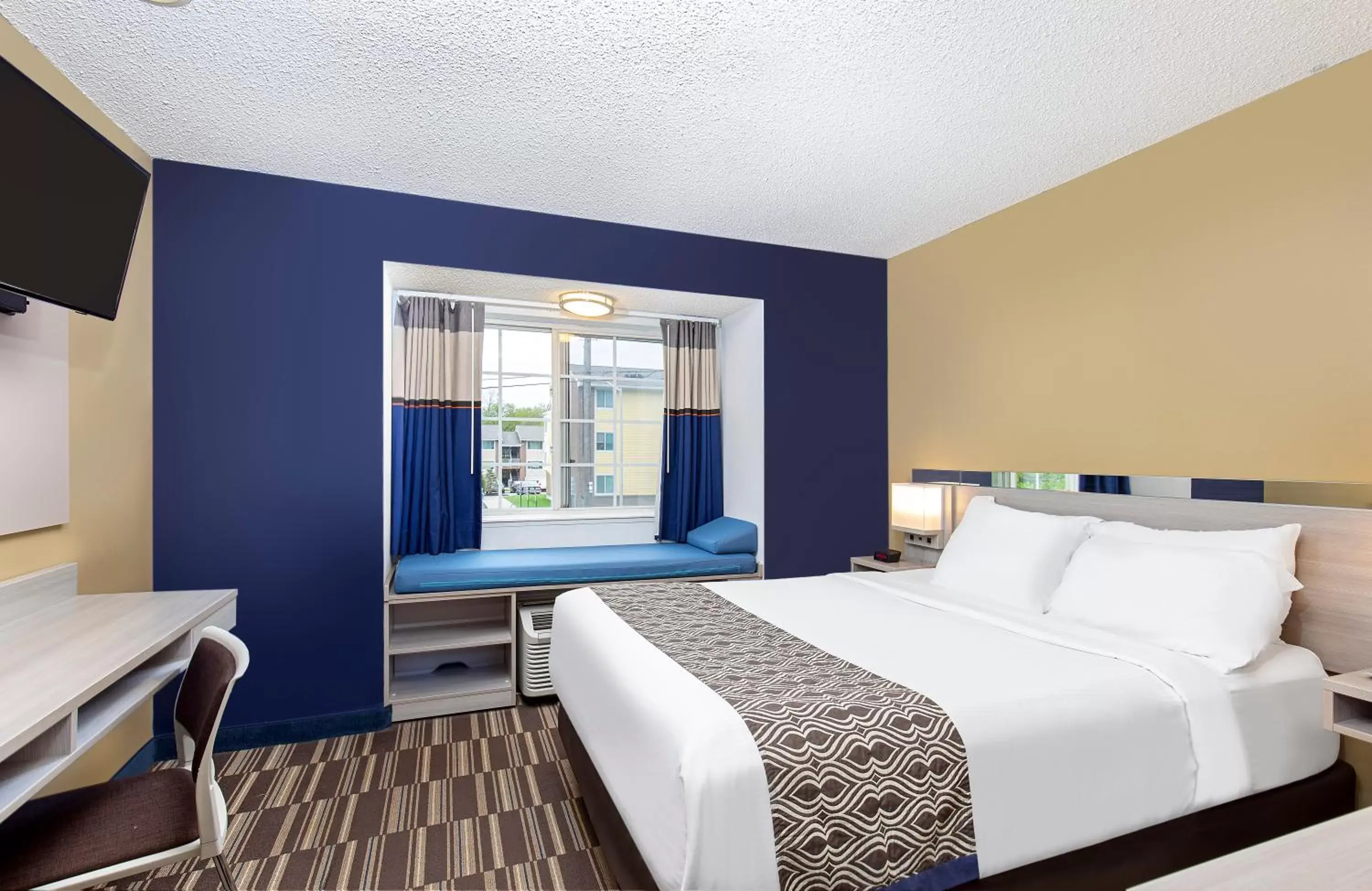 Bed in Microtel Inn & Suites by Wyndham Dry Ridge