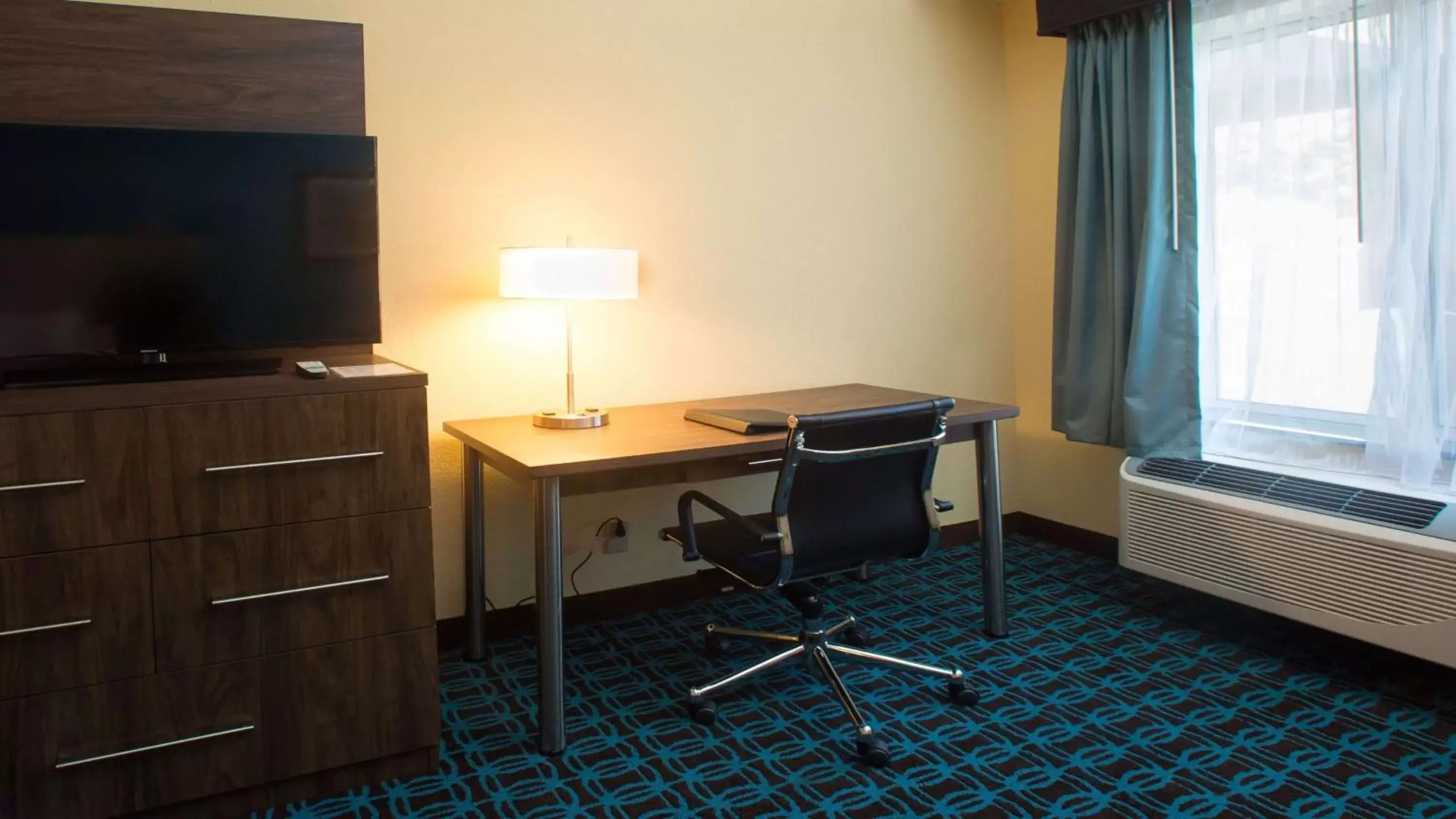 Photo of the whole room, TV/Entertainment Center in Best Western Plus North Shore Hotel