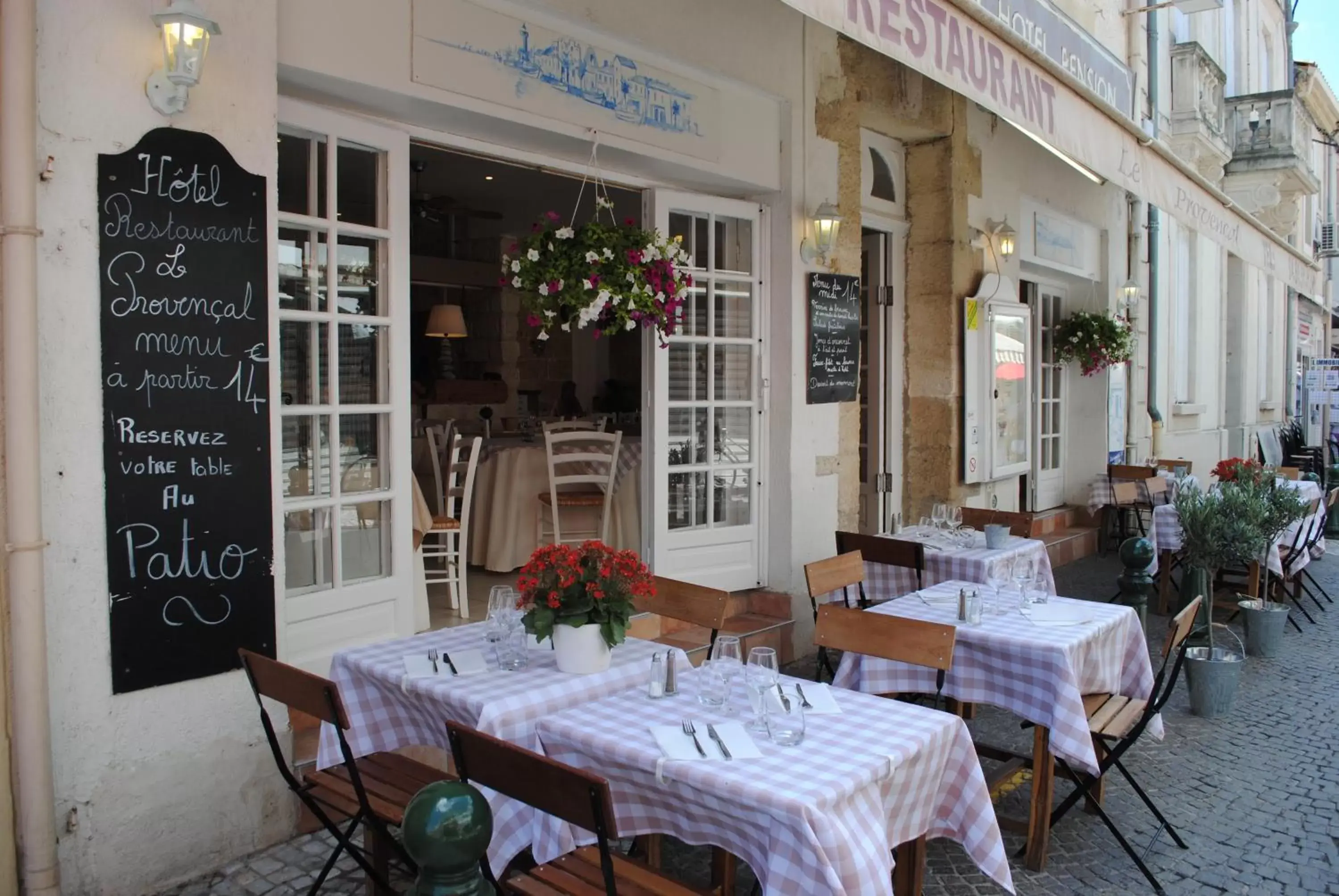 Restaurant/Places to Eat in Hôtel Restaurant Le Provençal