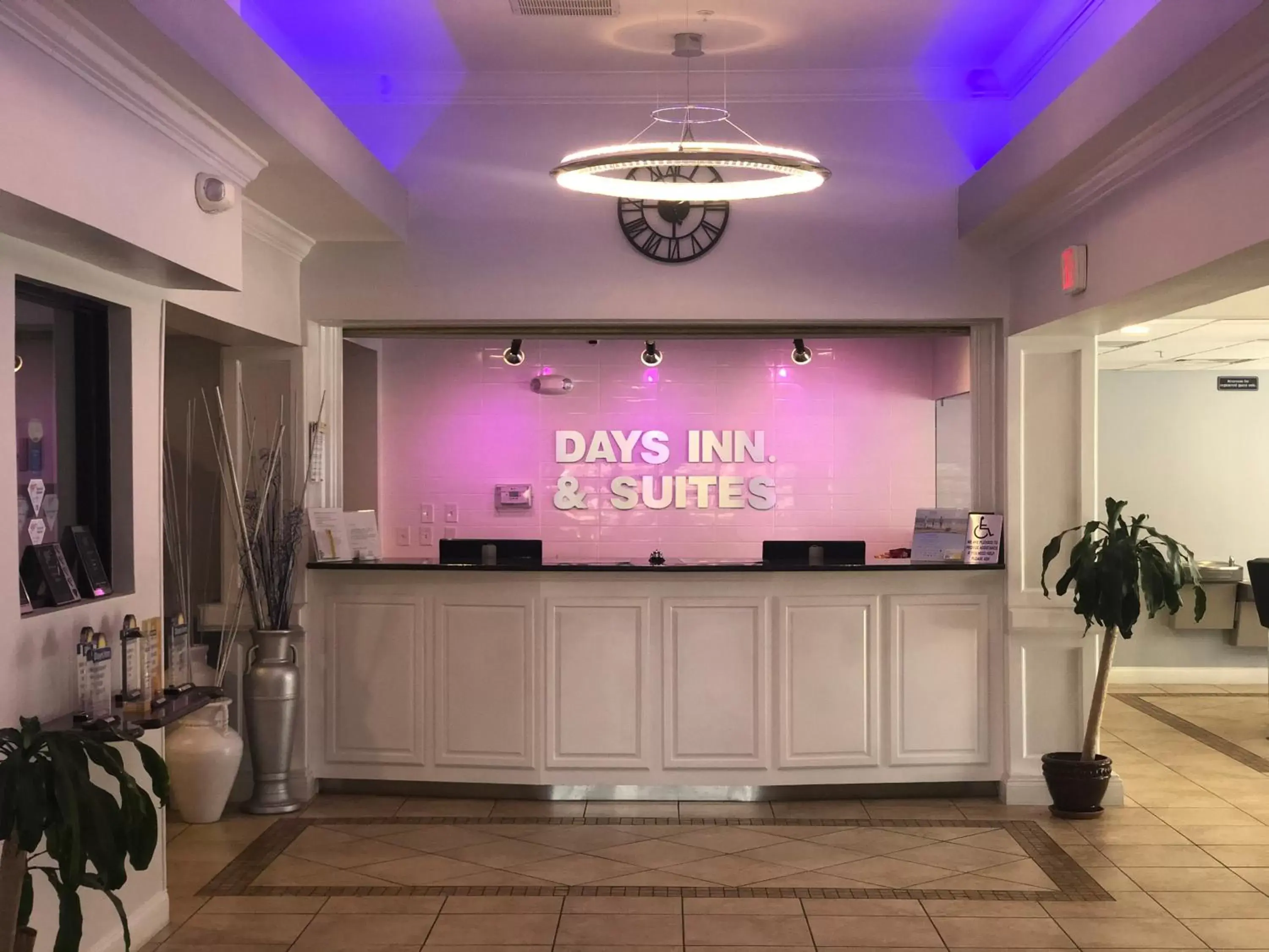 Property building, Lobby/Reception in Days Inn & Suites by Wyndham Lakeland