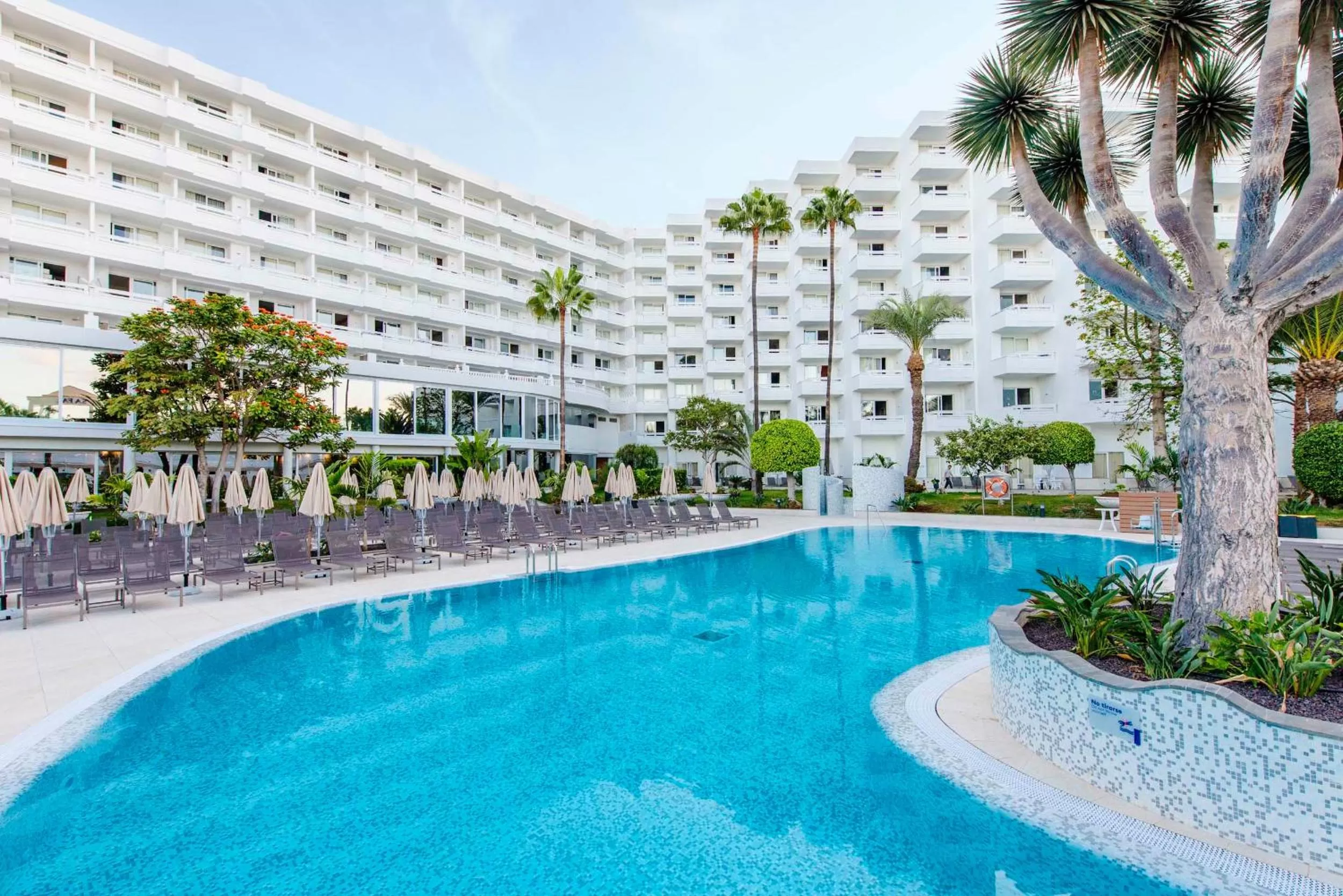 Swimming pool in Spring Hotel Vulcano