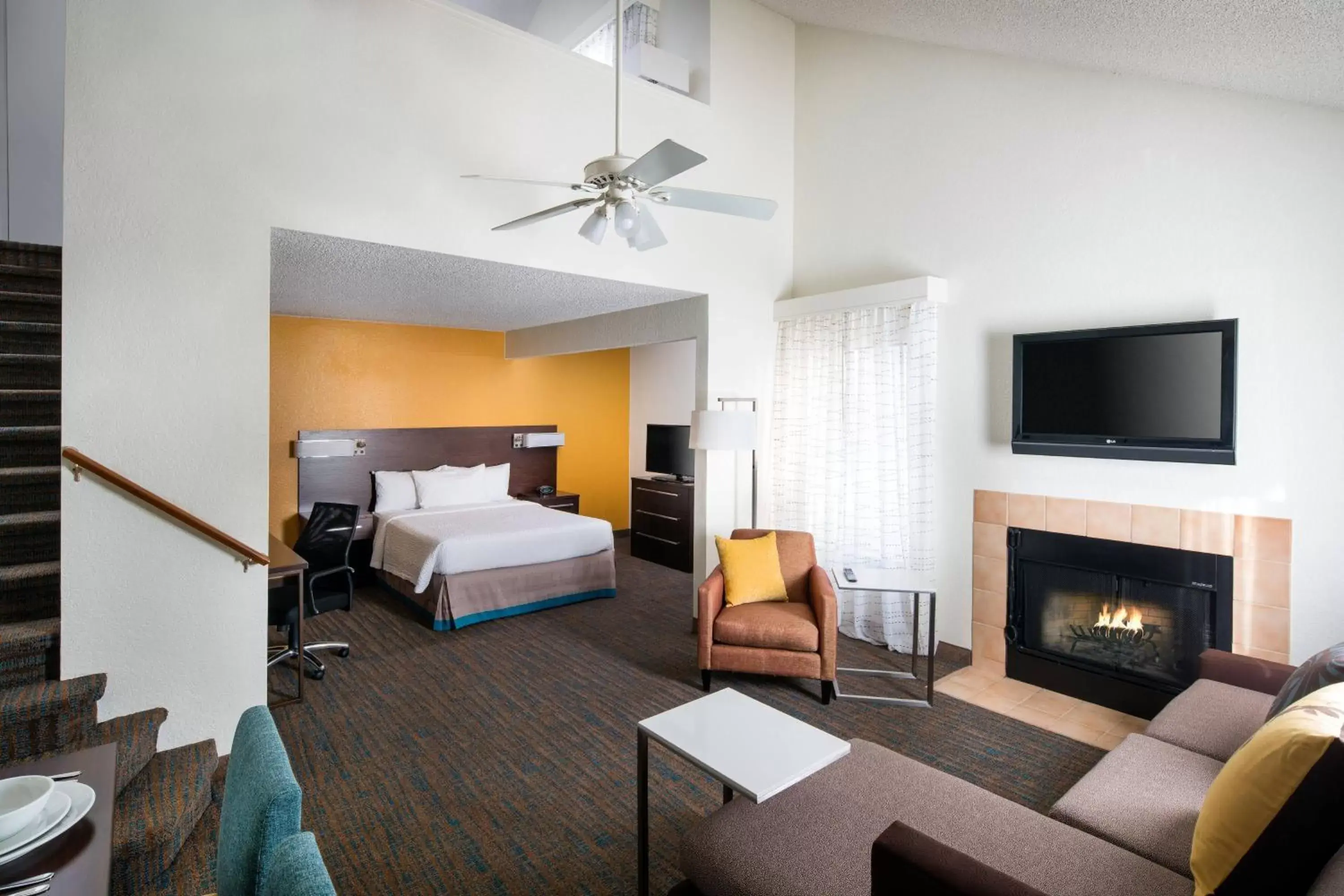 Photo of the whole room, TV/Entertainment Center in Residence Inn by Marriott Long Beach