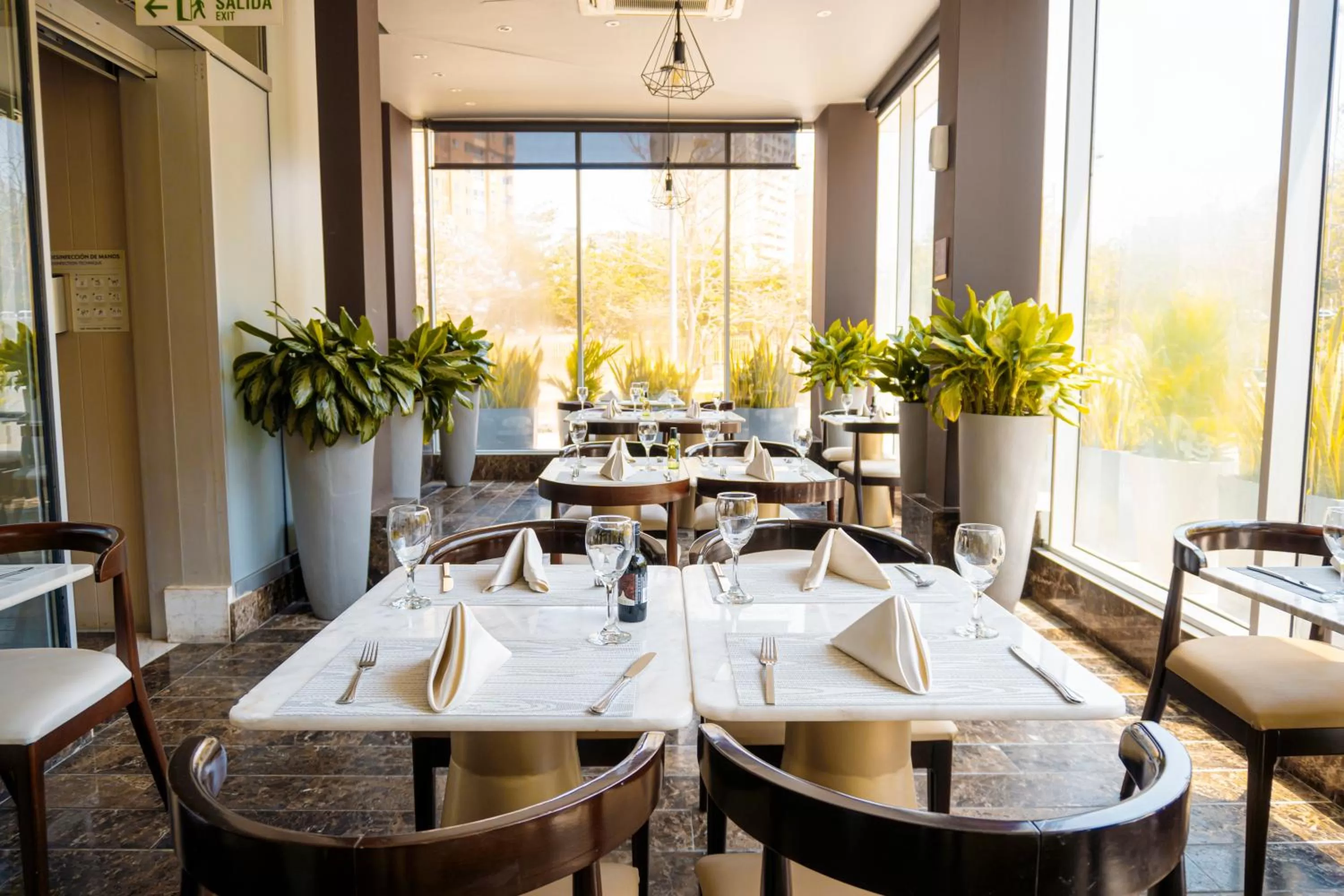 Restaurant/places to eat in Crowne Plaza Barranquilla by IHG