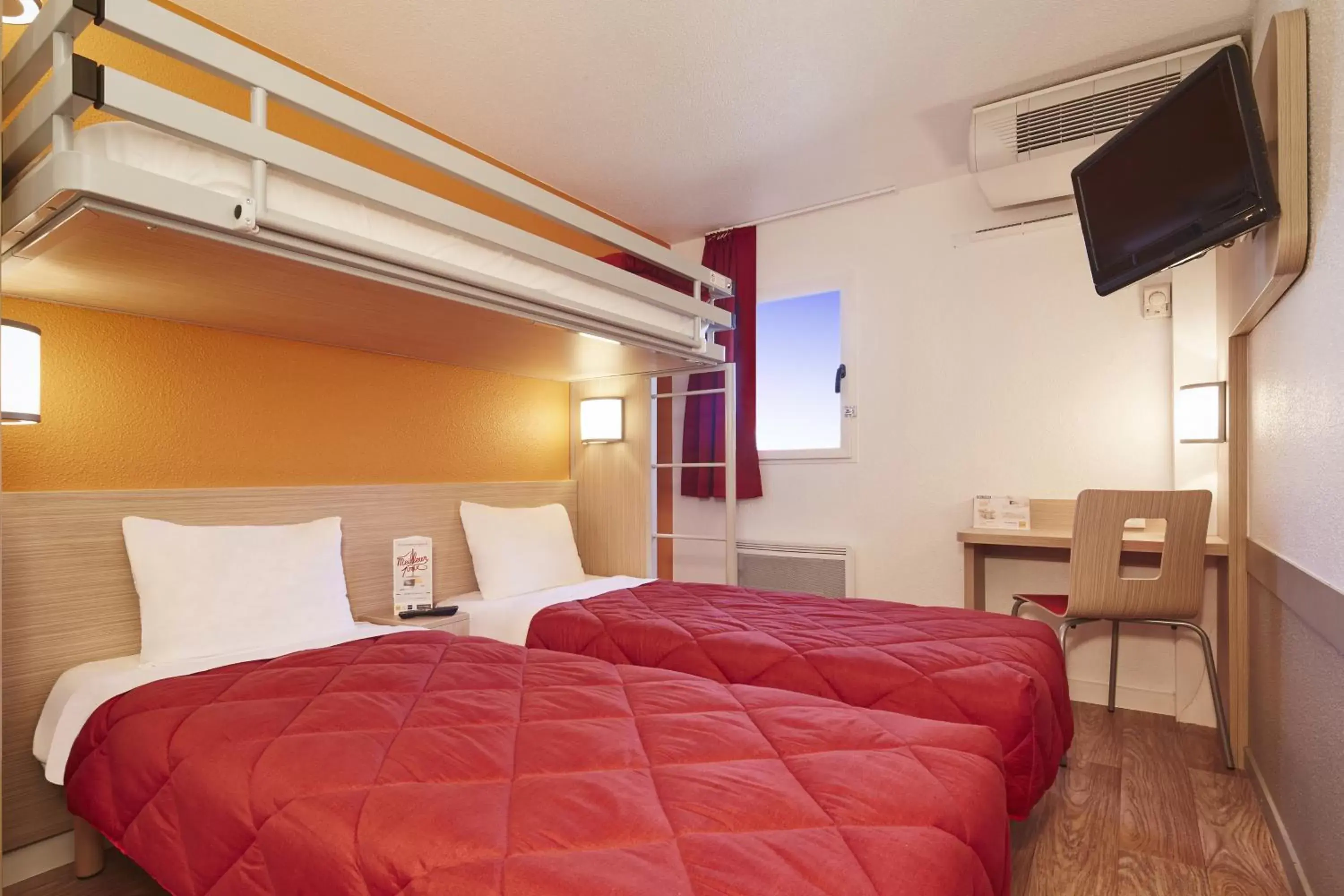 Bedroom, Bed in Premiere Classe Roissy CDG - Paris Nord 2 - Parc des Expositions Bedroom, Bed in Premiere Classe Roissy CDG - Paris Nord 2 - Parc des Expositions