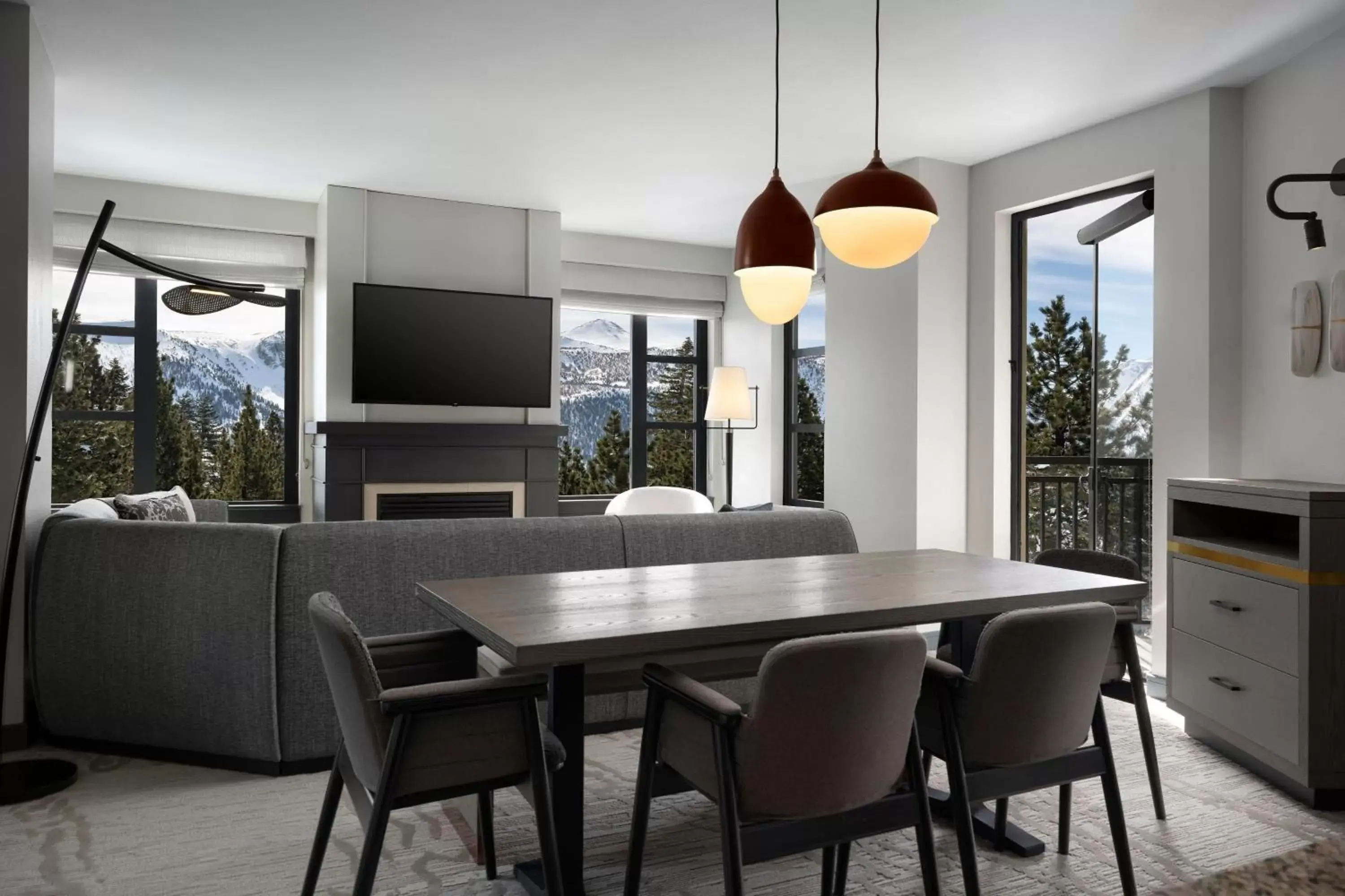 Photo of the whole room, Dining Area in The Westin Monache Resort, Mammoth