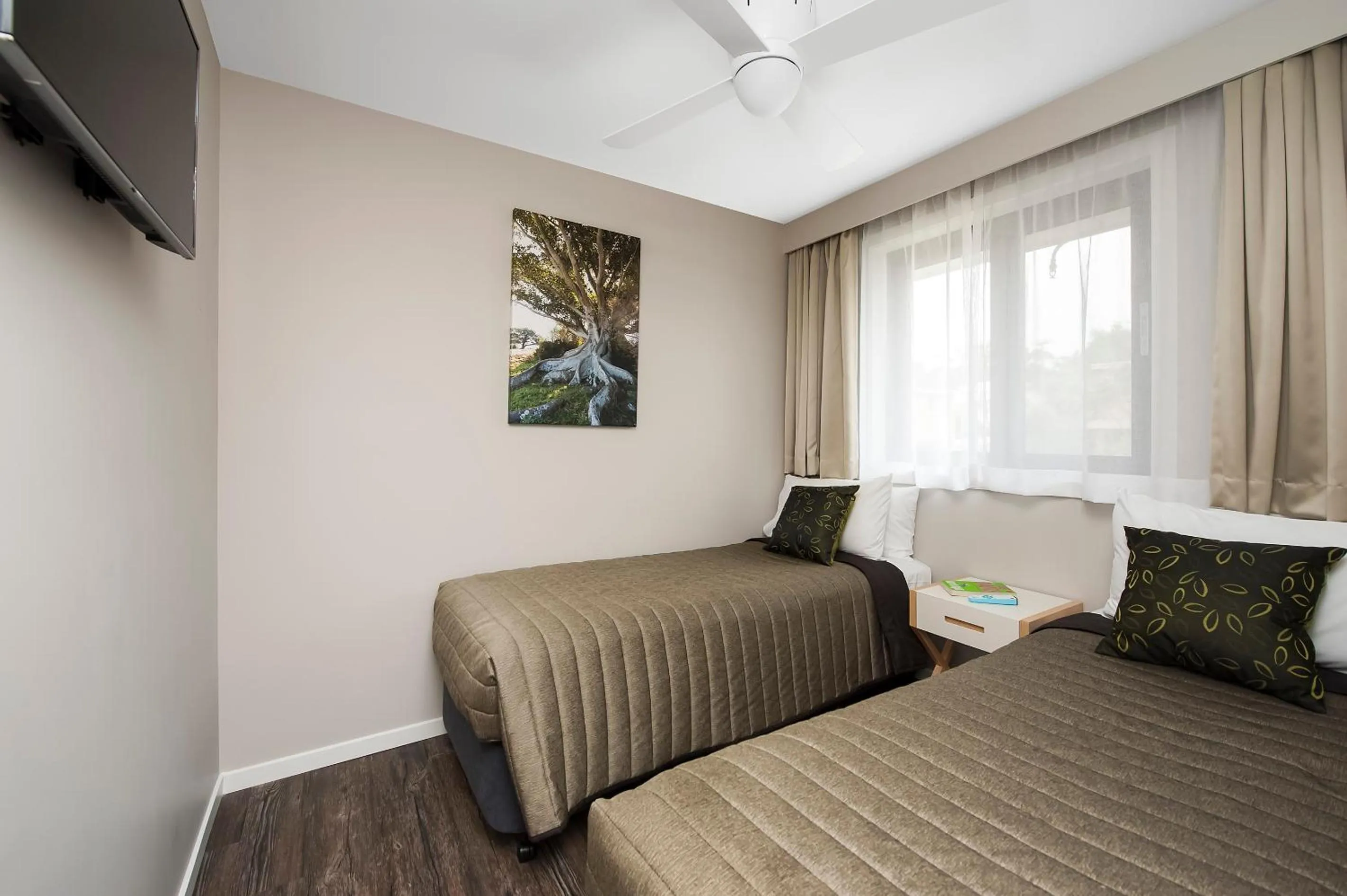 TV and multimedia, Bed in Allure On Ocean Motel - Mollymook Beach