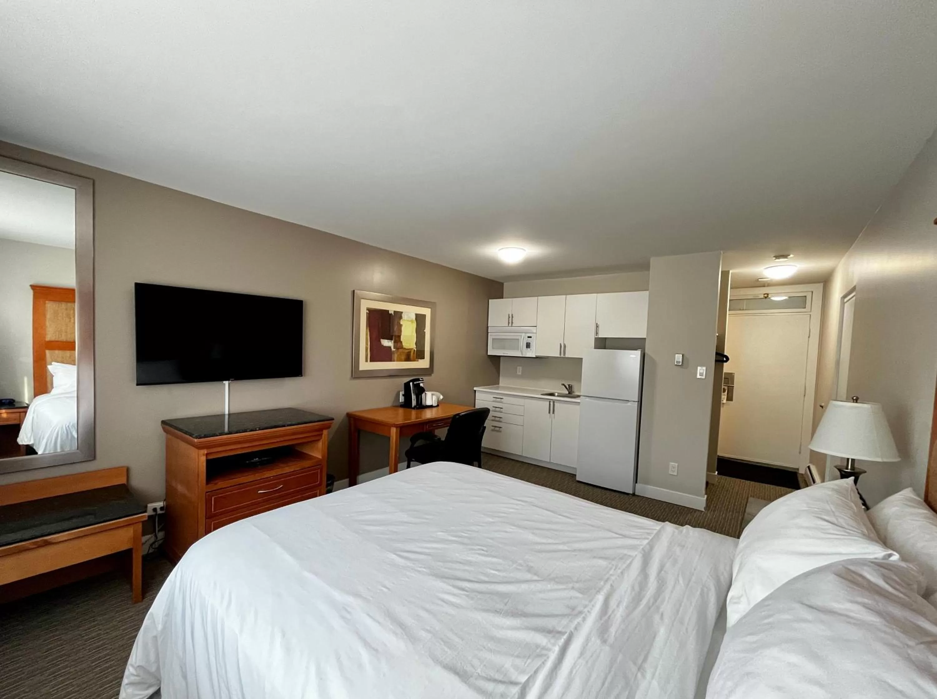Bed in Anavada Inn & Suites - Prince George