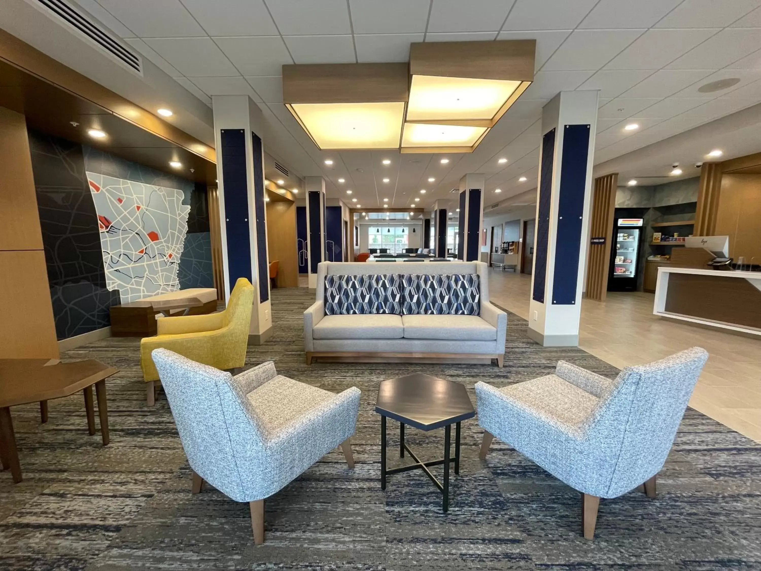 Lobby or reception in Holiday Inn Express & Suites - Ft. Smith - Airport, an IHG Hotel