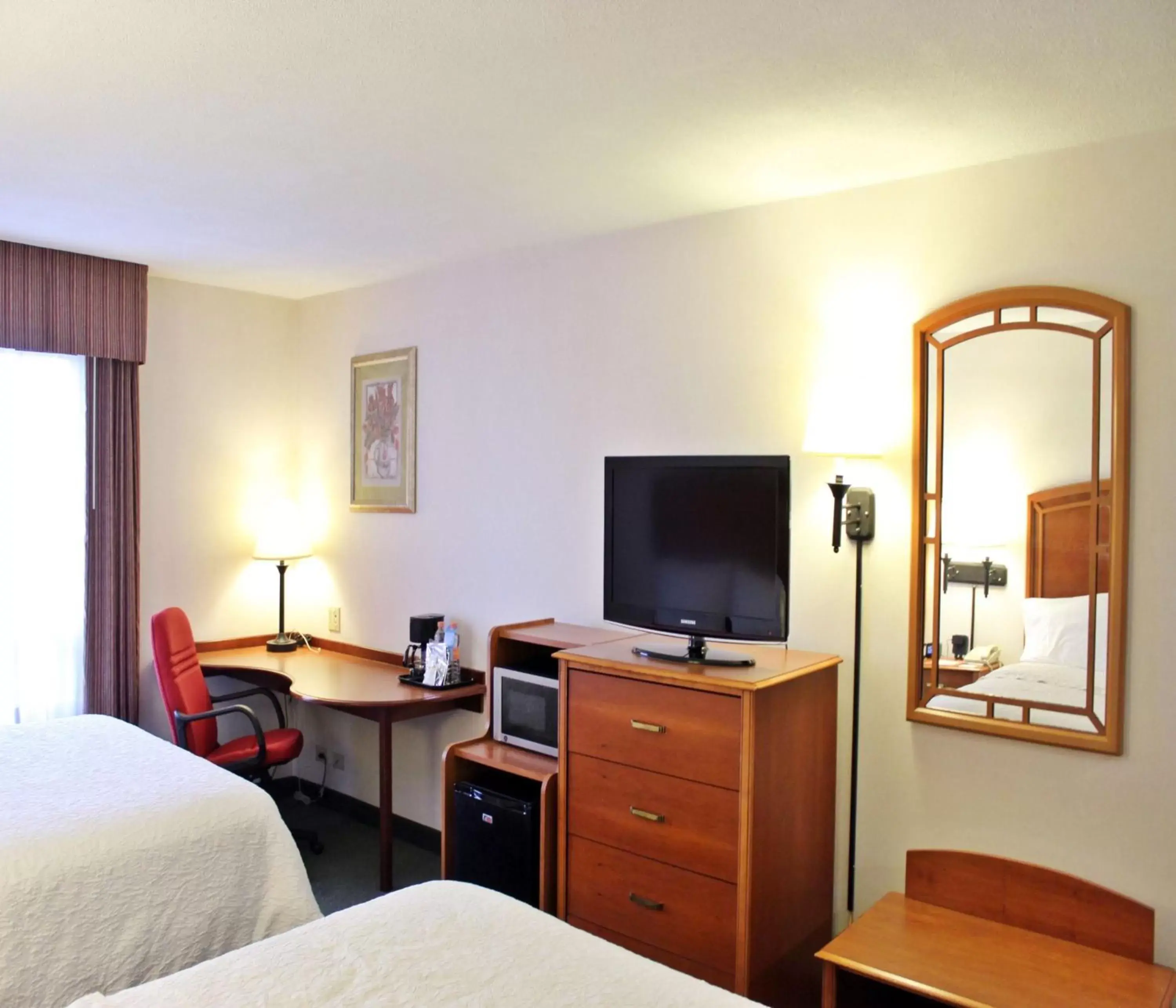 Bedroom, TV/Entertainment Center in Hampton by Hilton Saltillo Zona Aeropuerto