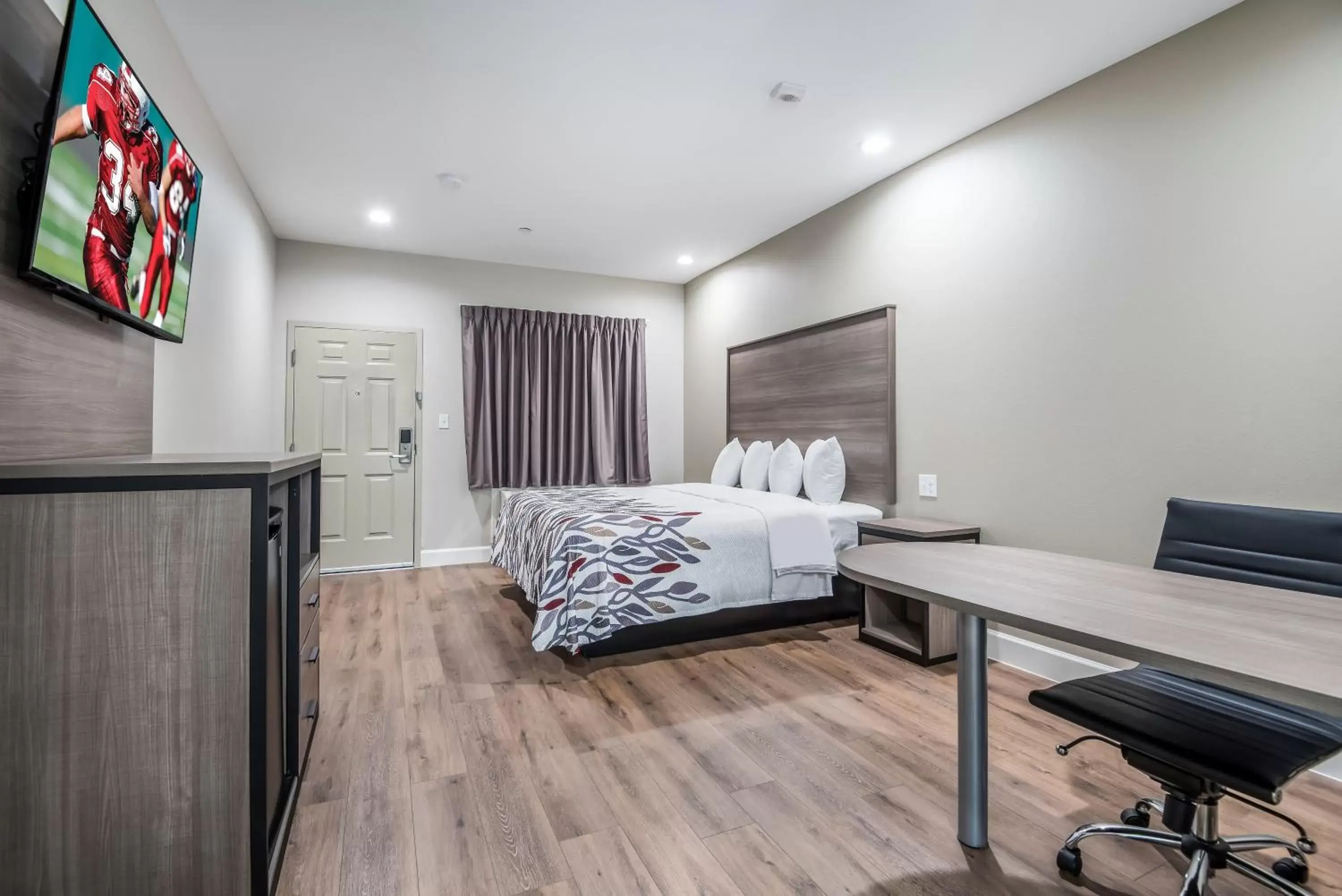 Photo of the whole room, Bed in Red Roof Inn Baytown Photo of the whole room, Bed in Red Roof Inn Baytown