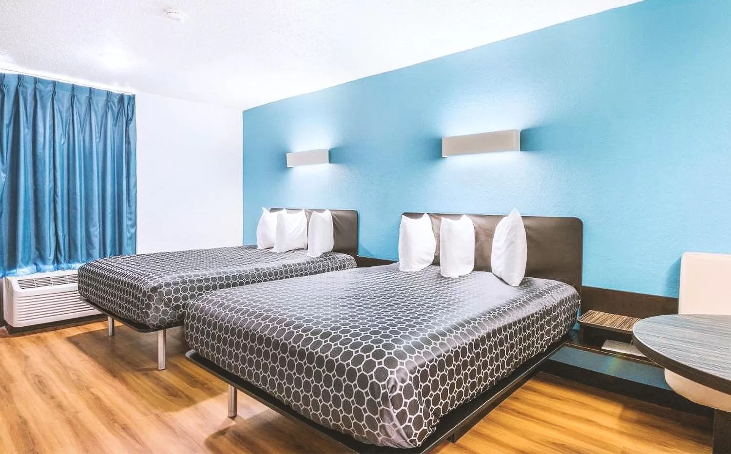 Bed in Sky Palace Inn & Suites By Jasper Beeville