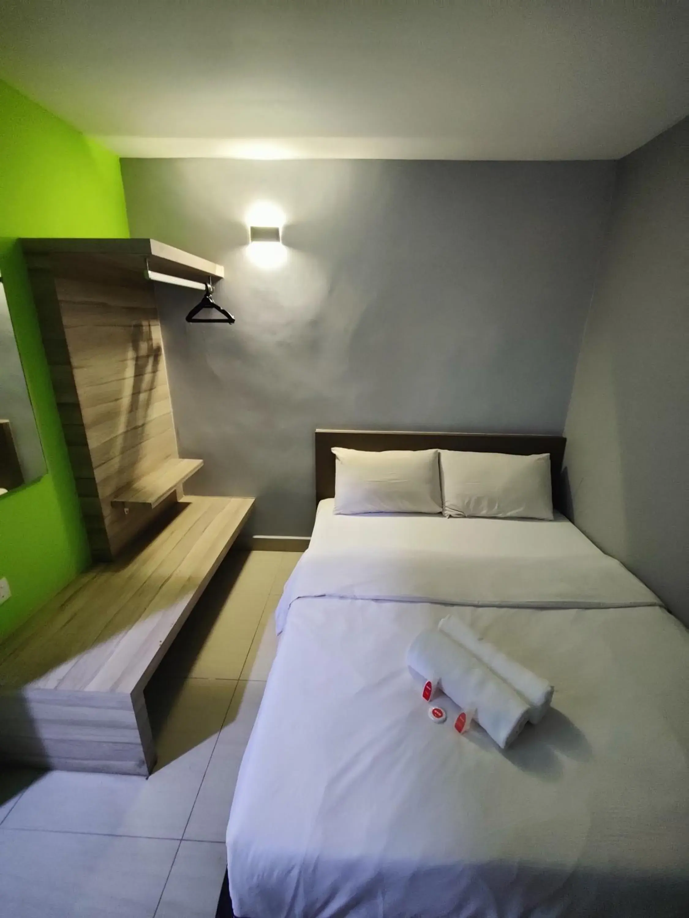 Bedroom, Bed in OYO 90848 Link Suite