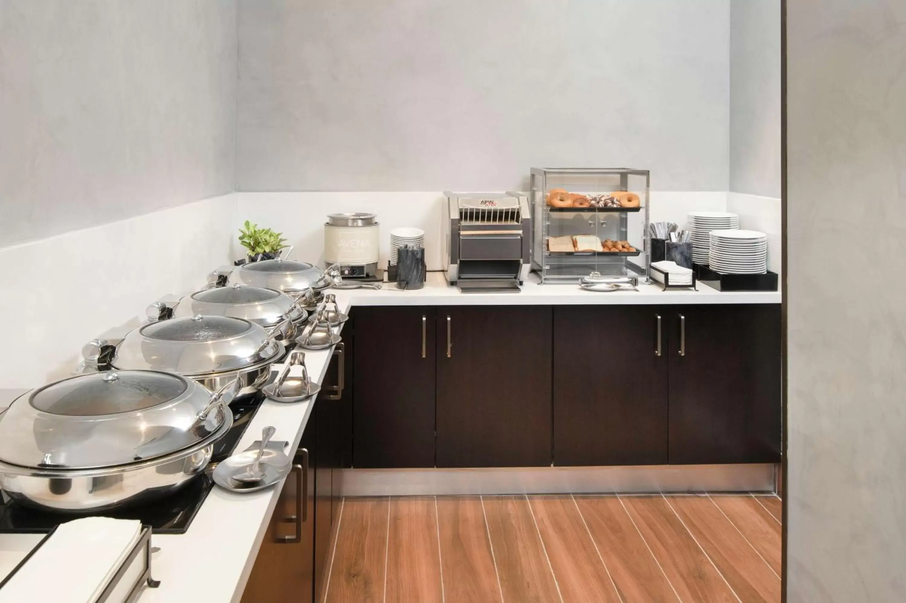 Breakfast, Kitchen/Kitchenette in Homewood Suites By Hilton Santo Domingo