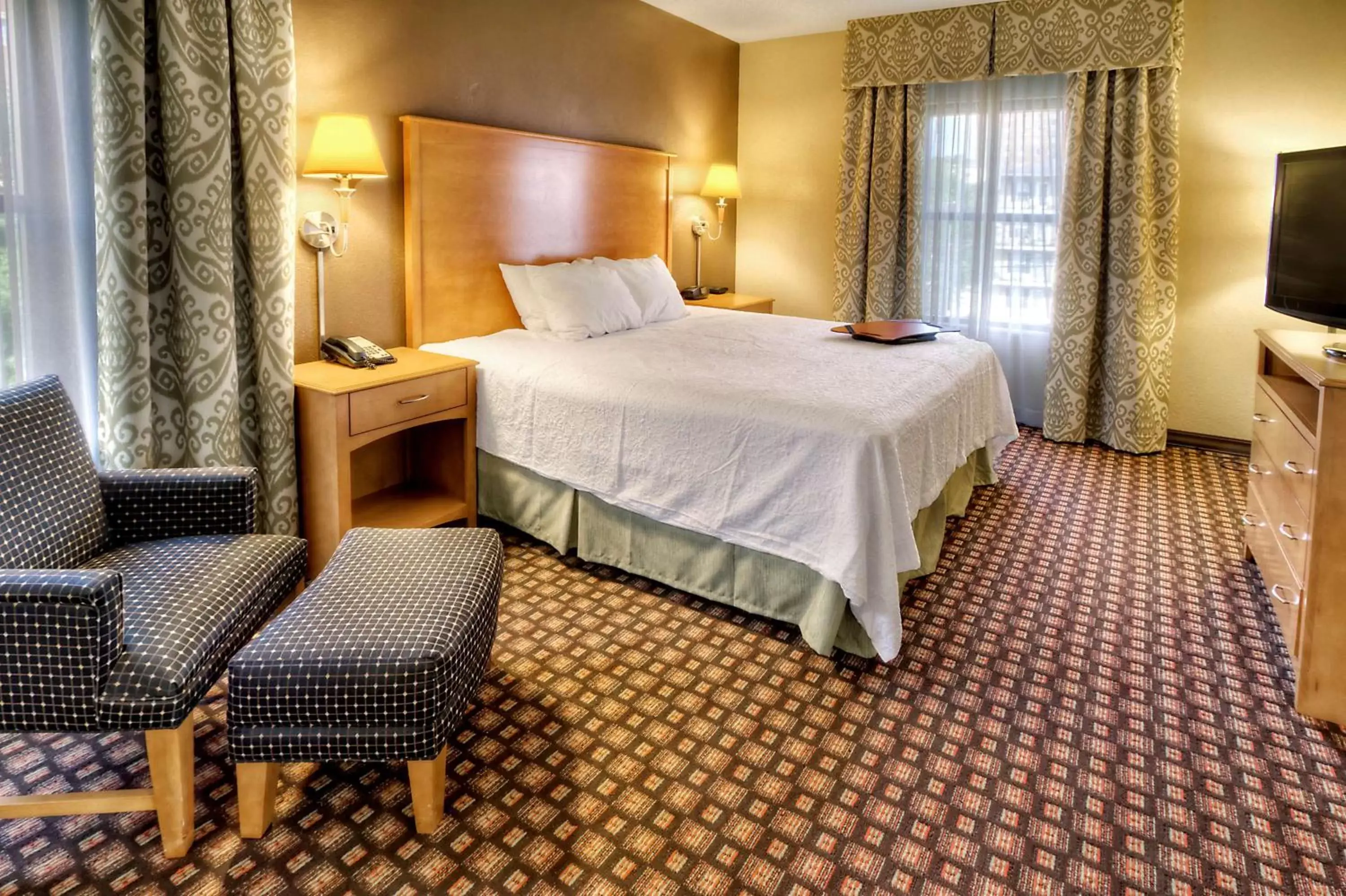 Bed in Hampton Inn & Suites Nashville-Vanderbilt-Elliston Place