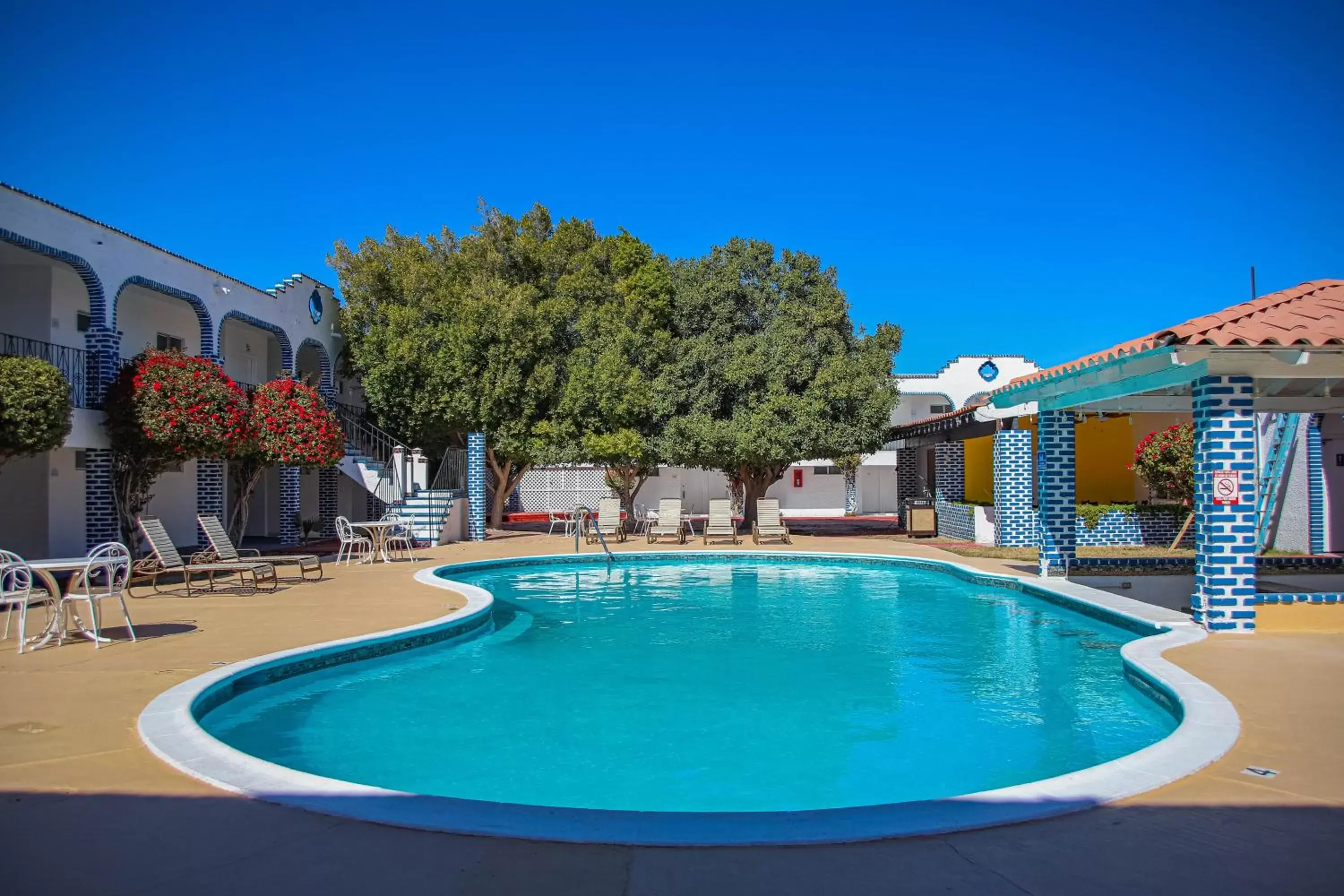 Swimming Pool in Playa Inn Rocky Point