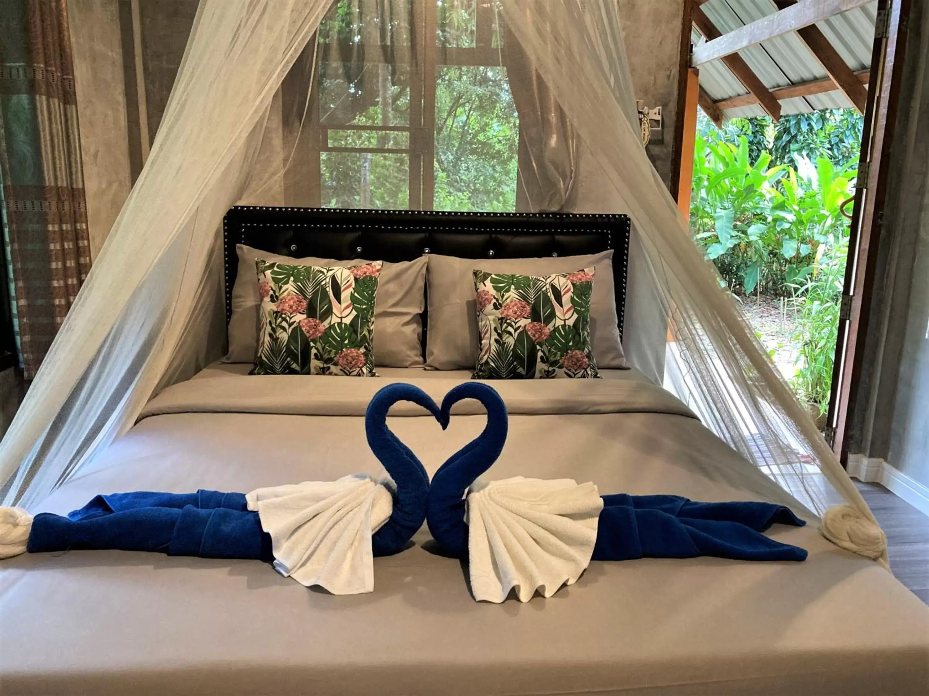 Bedroom, Bed in Khao Sok Morning Mist Resort