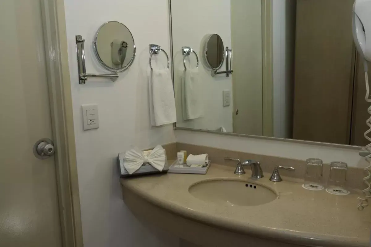 Bathroom in Hotel Monterrey Macroplaza
