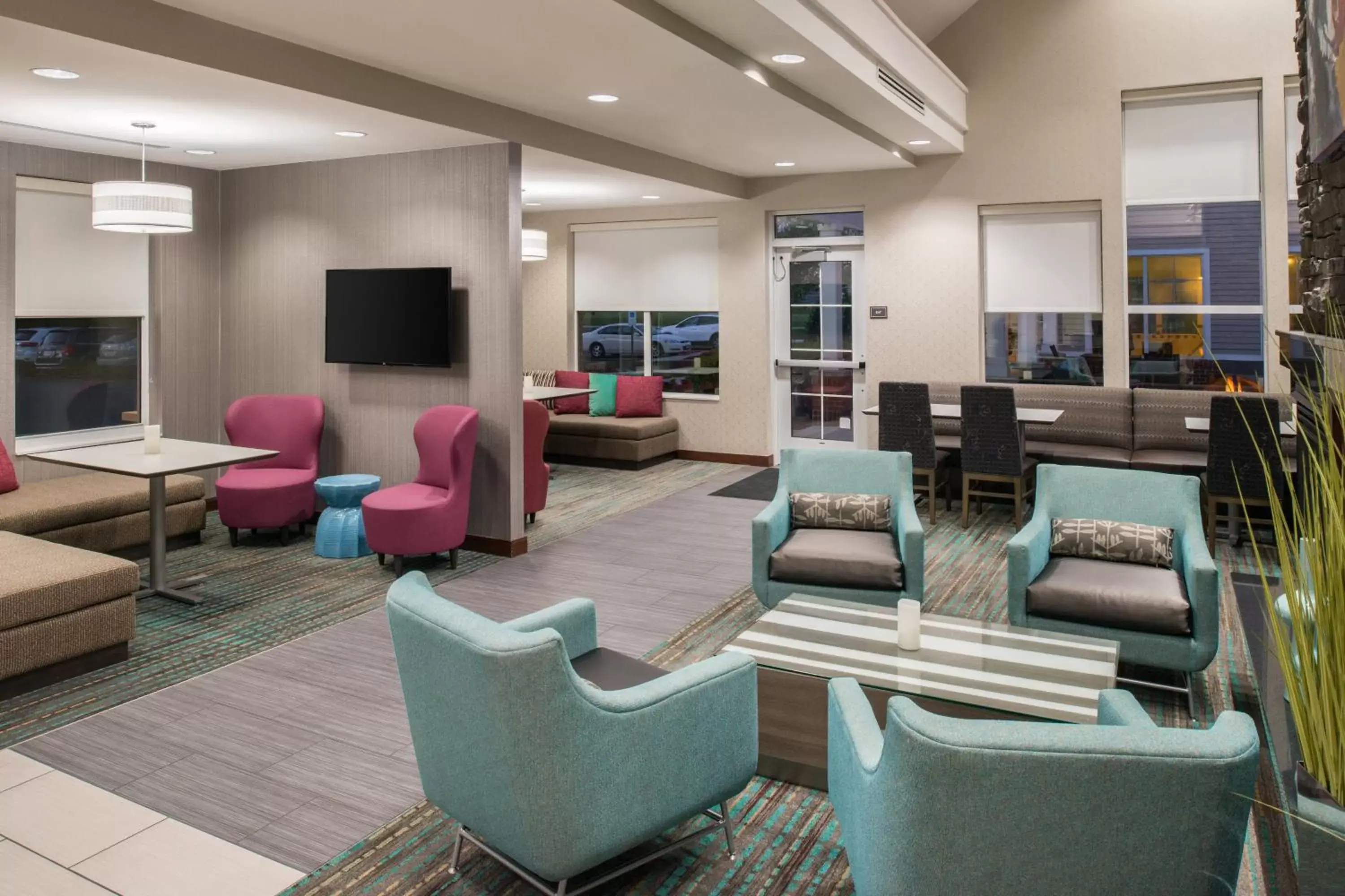Lobby or reception, Lounge/Bar in Residence Inn by Marriott Harrisonburg