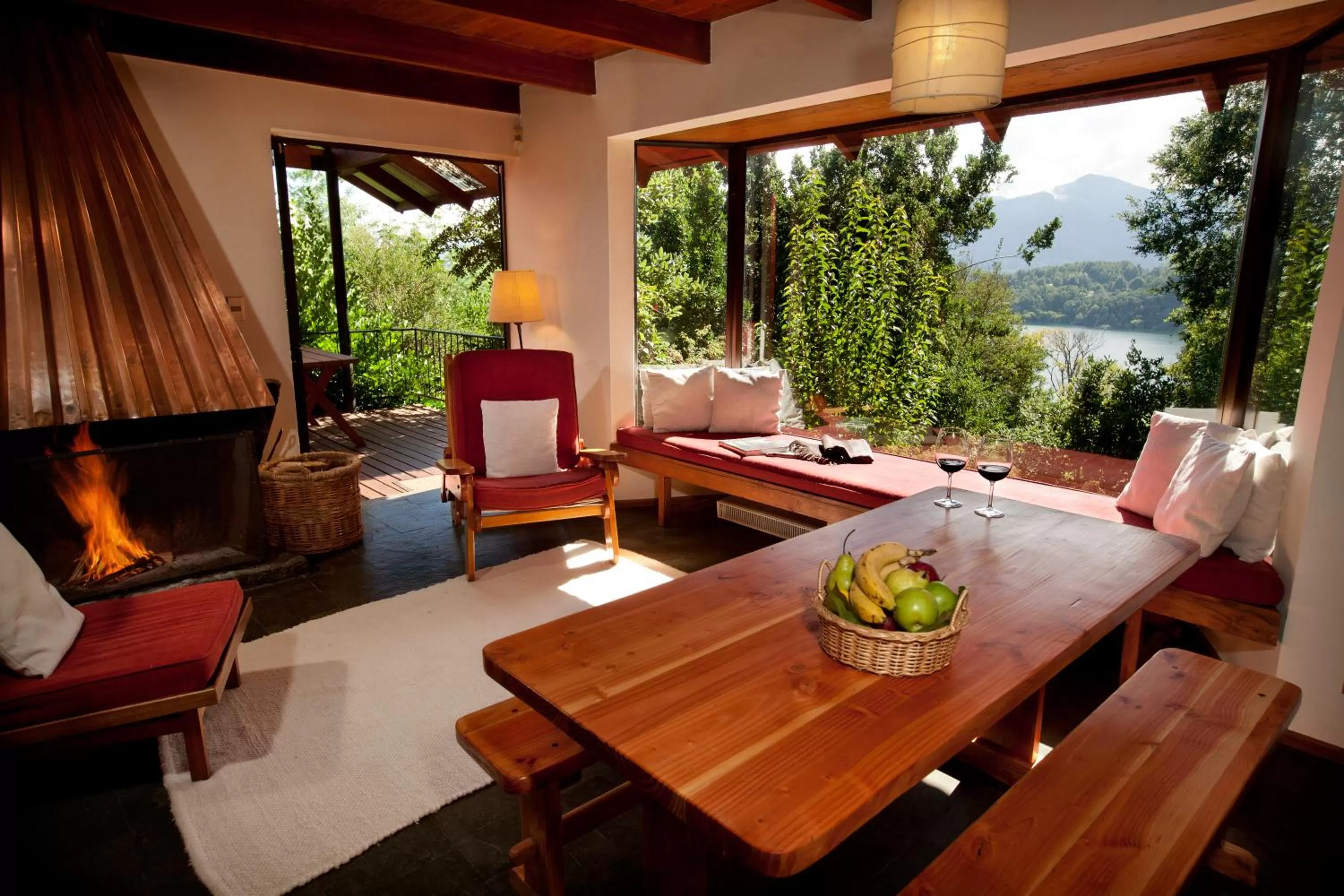 Living room, Bed in Hotel Antumalal