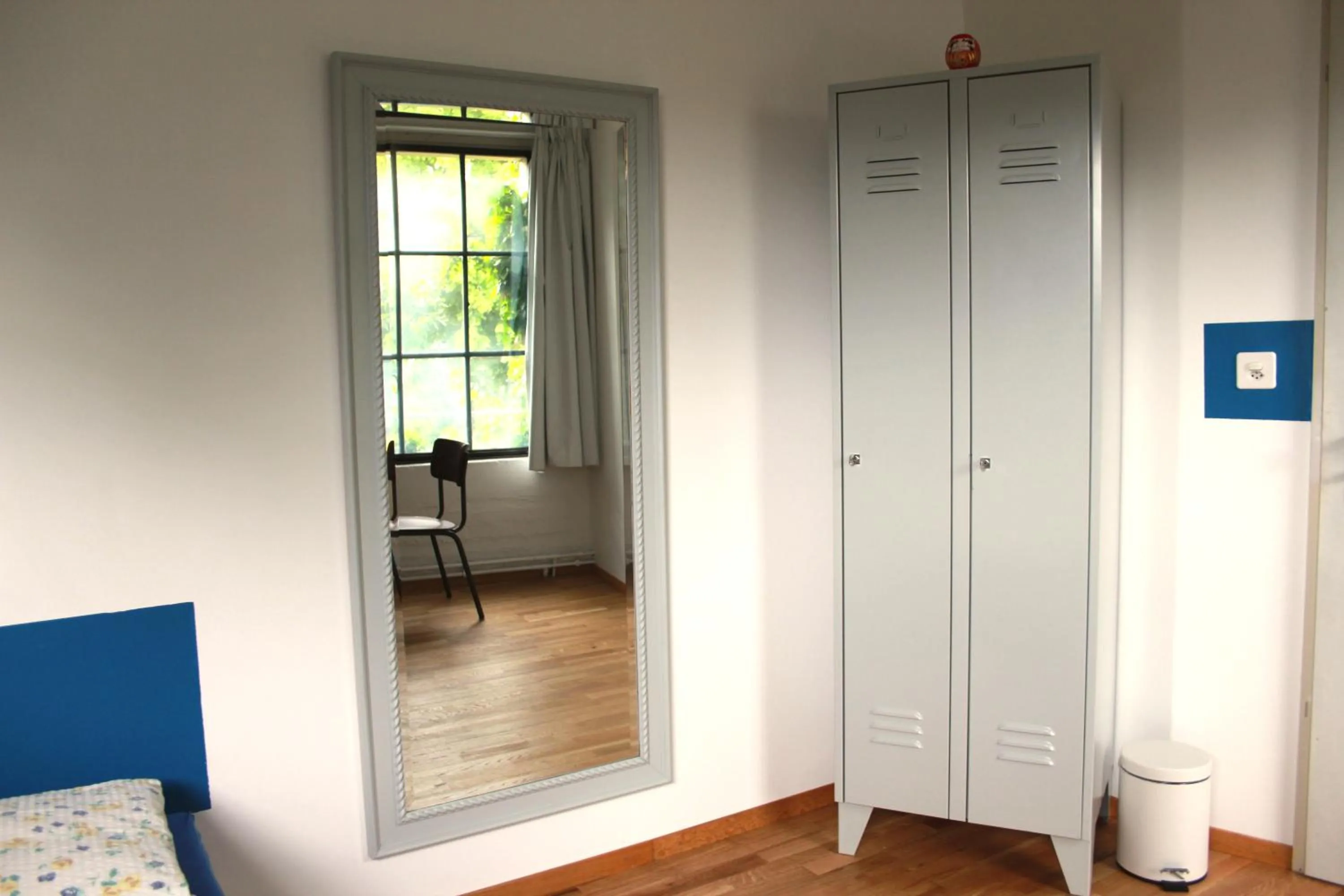 Photo of the whole room in Basel Backpack