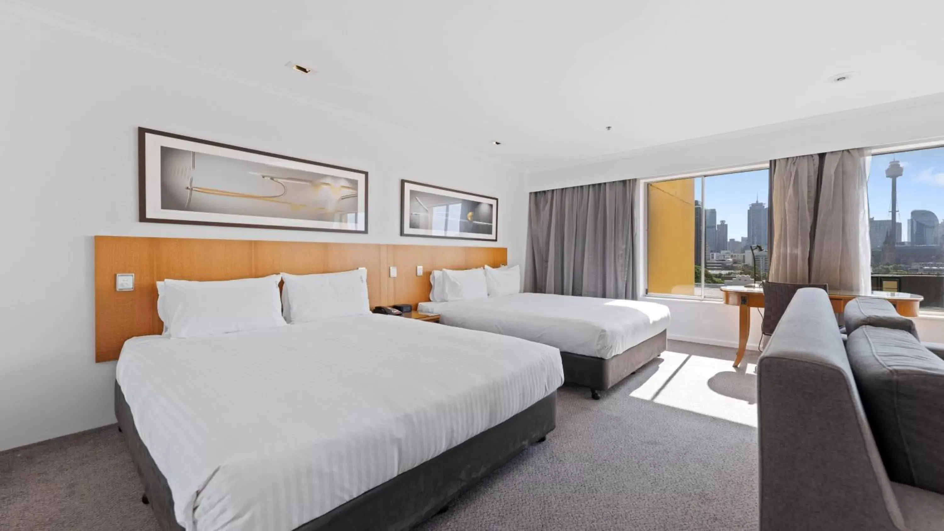 Photo of the whole room in Holiday Inn Sydney Potts Point