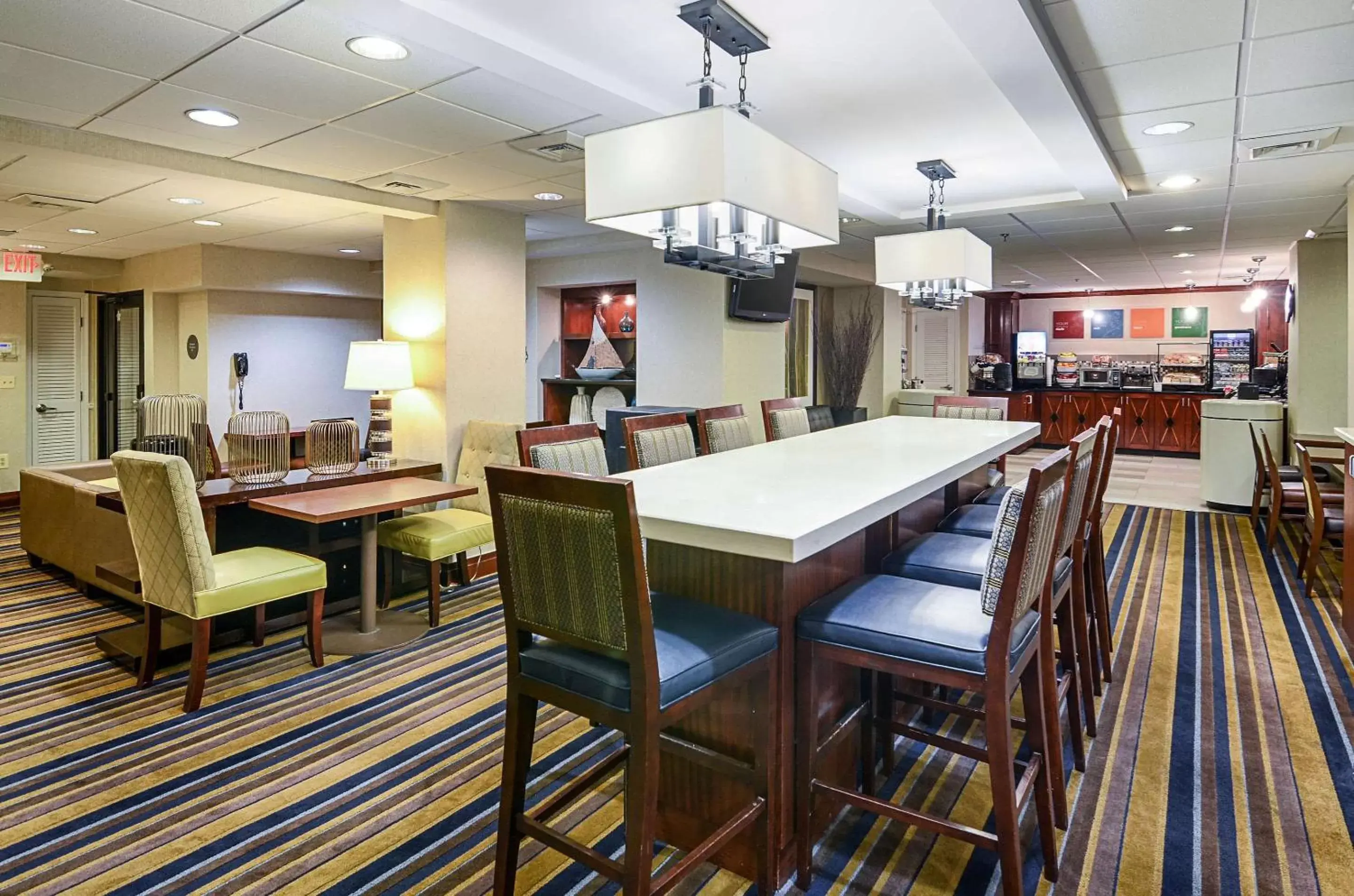 Restaurant/Places to Eat in Comfort Inn Downtown DC/Convention Center