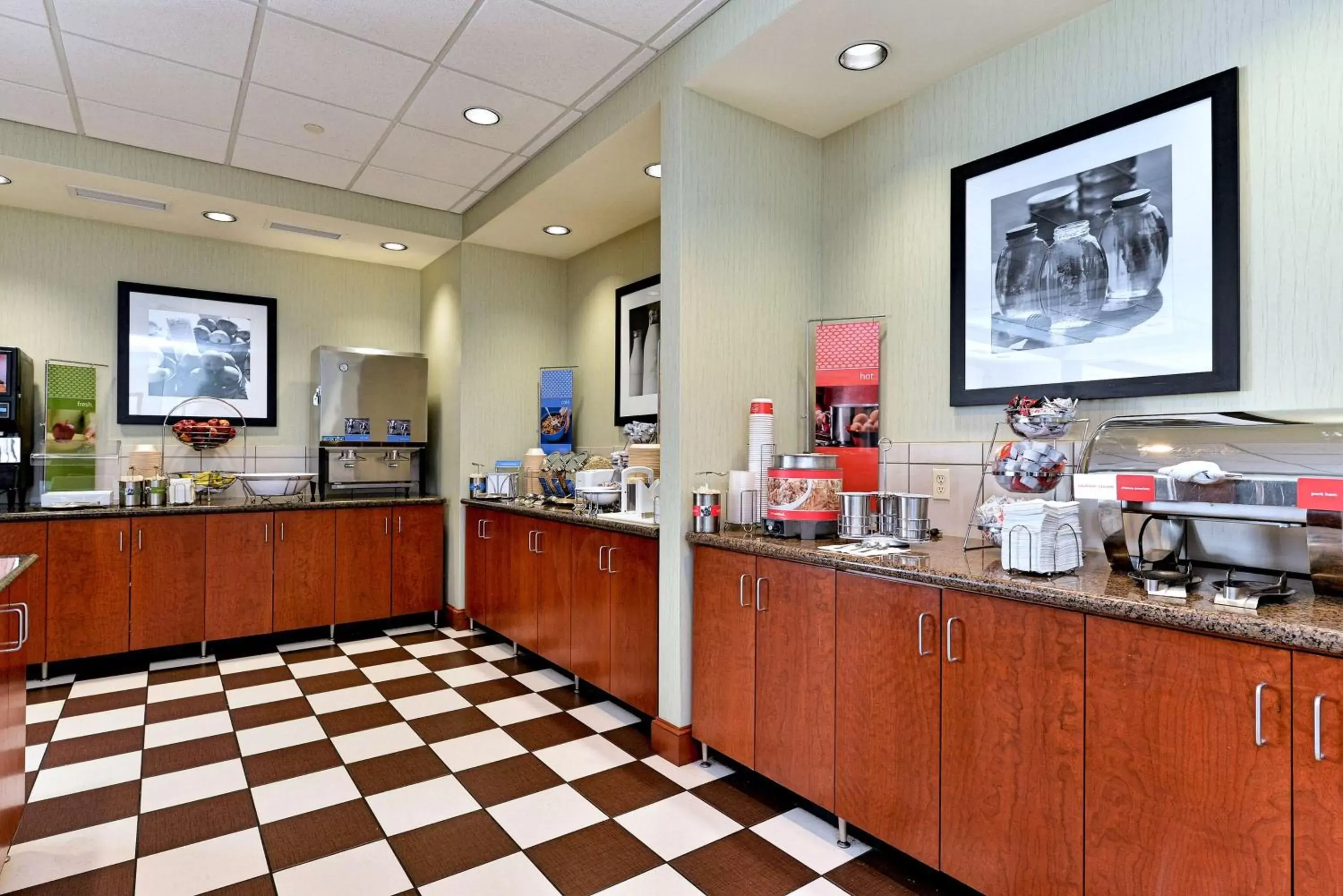 Dining area, Restaurant/Places to Eat in Hampton Inn Ellsworth