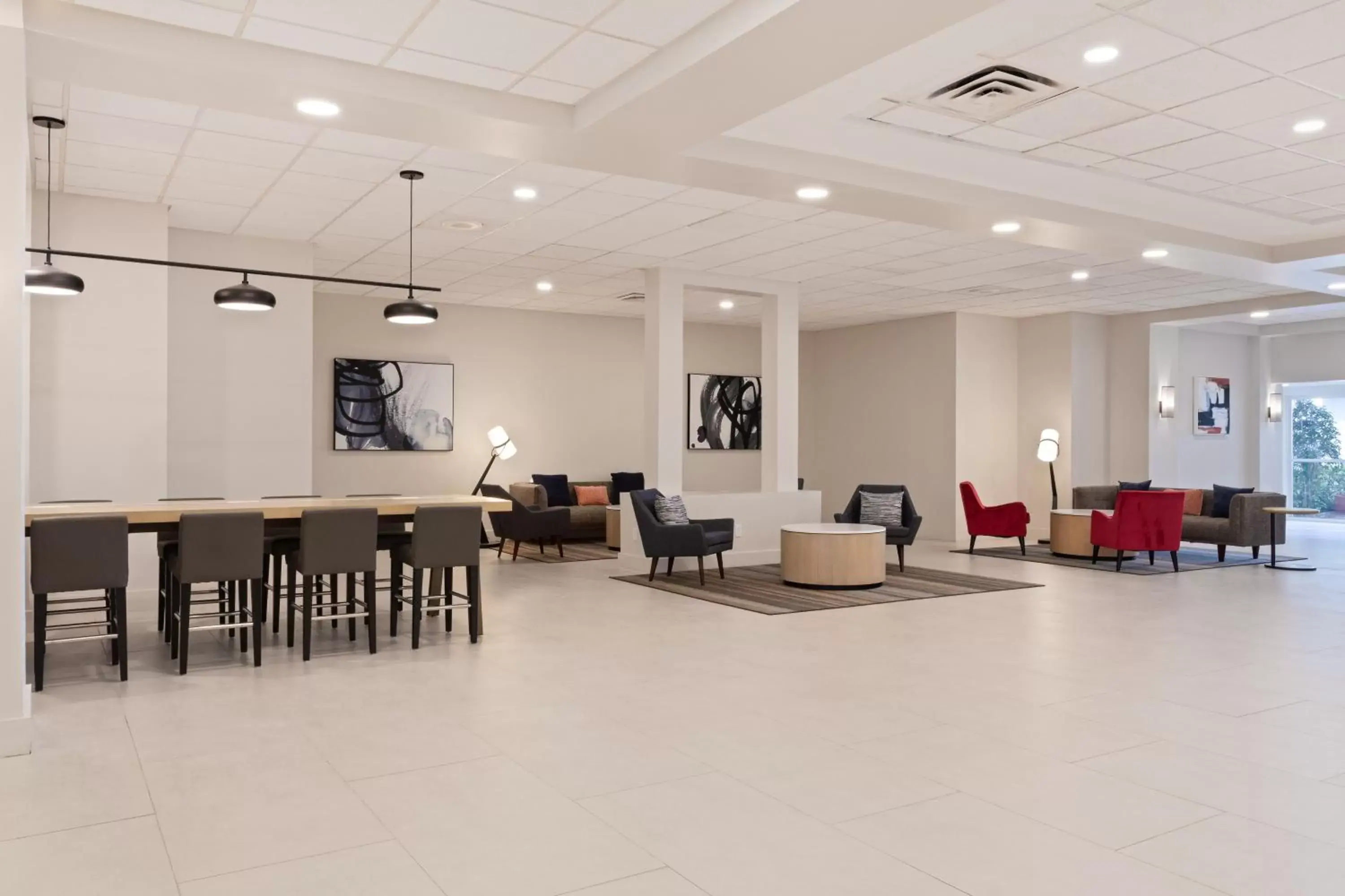 Lobby or reception in Holiday Inn & Suites Across From Universal Orlando, an IHG Hotel